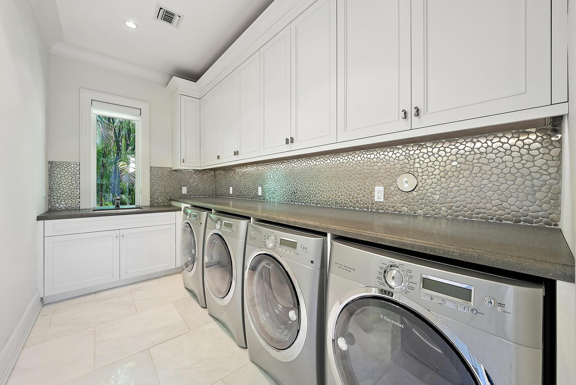 ADMIRALS COVE - Residential