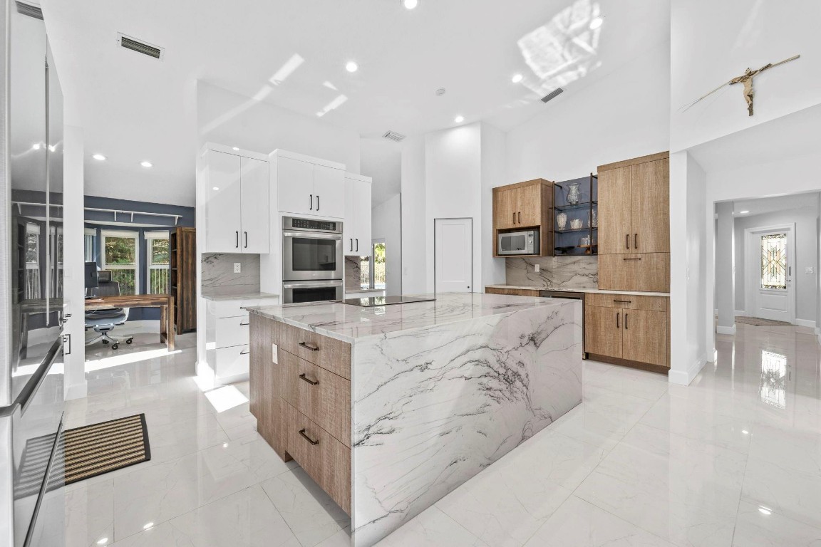 1695 Lakeshore Circle