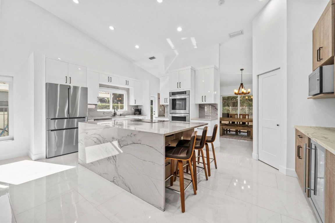 1695 Lakeshore Circle