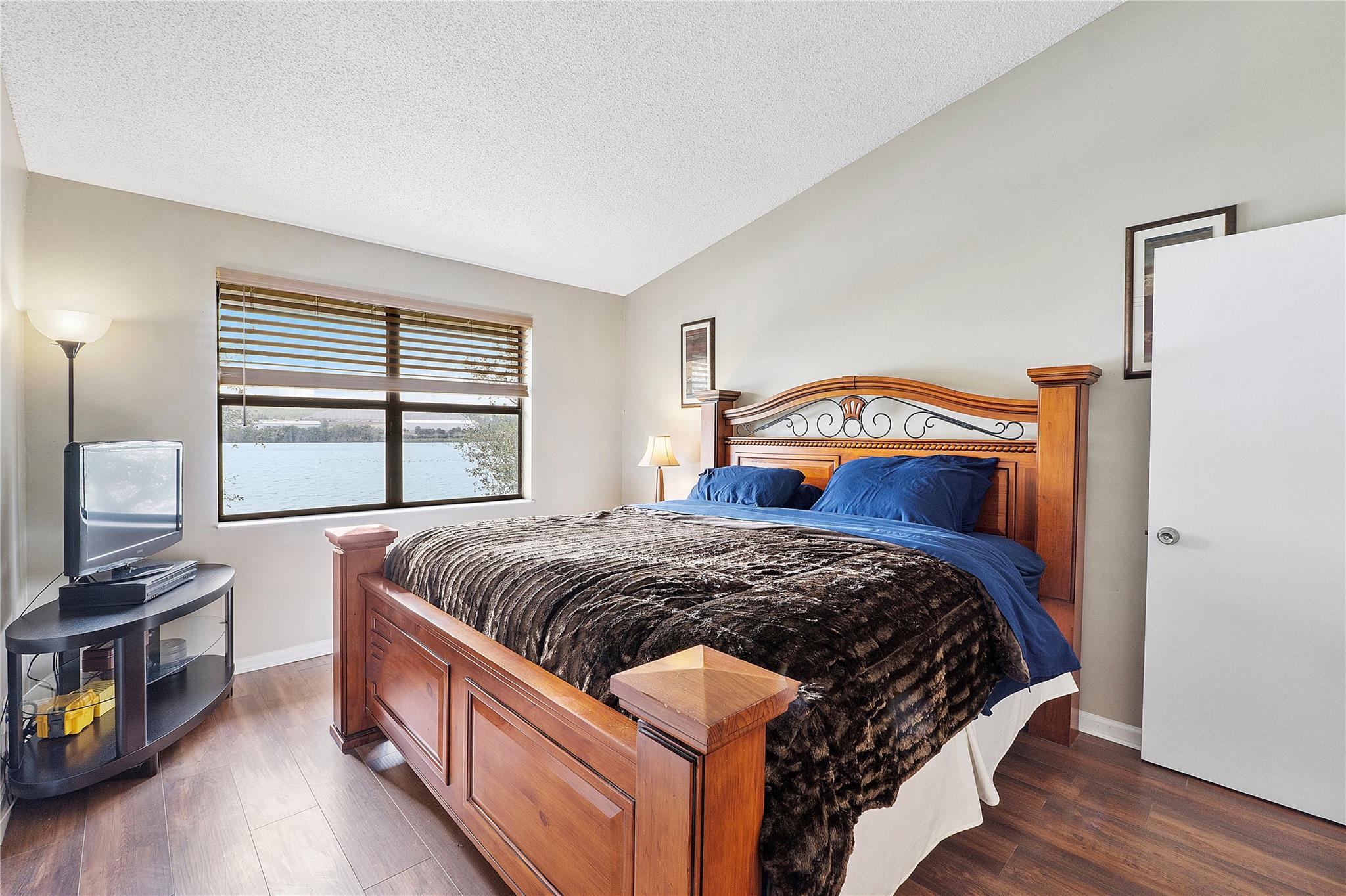 Embassy Sq @ Independ Bay - Residential