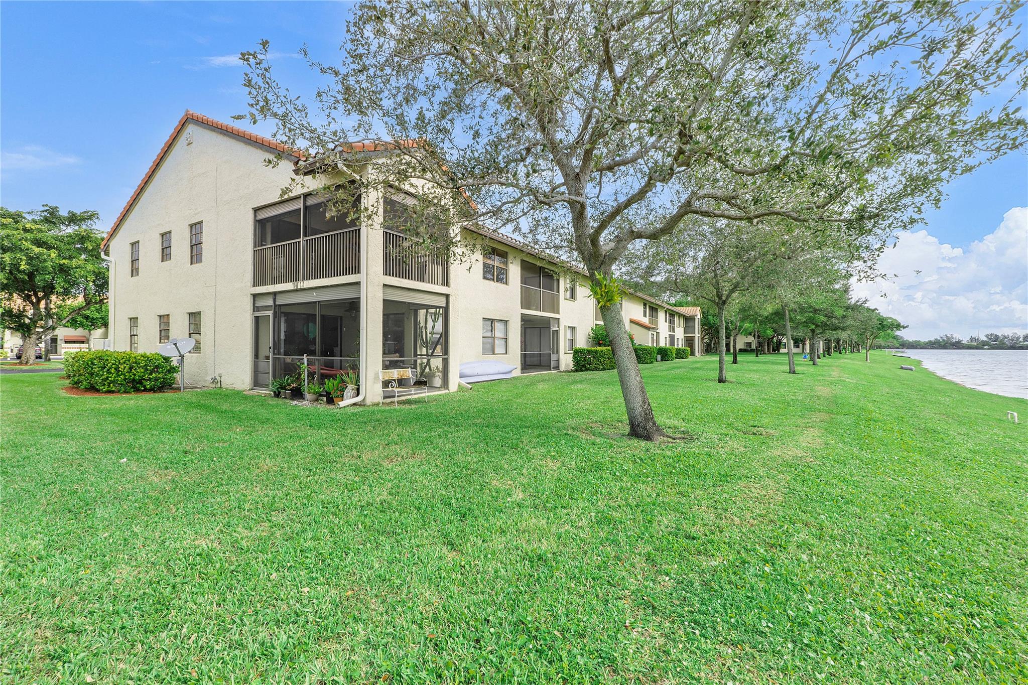 Embassy Sq @ Independ Bay - Residential