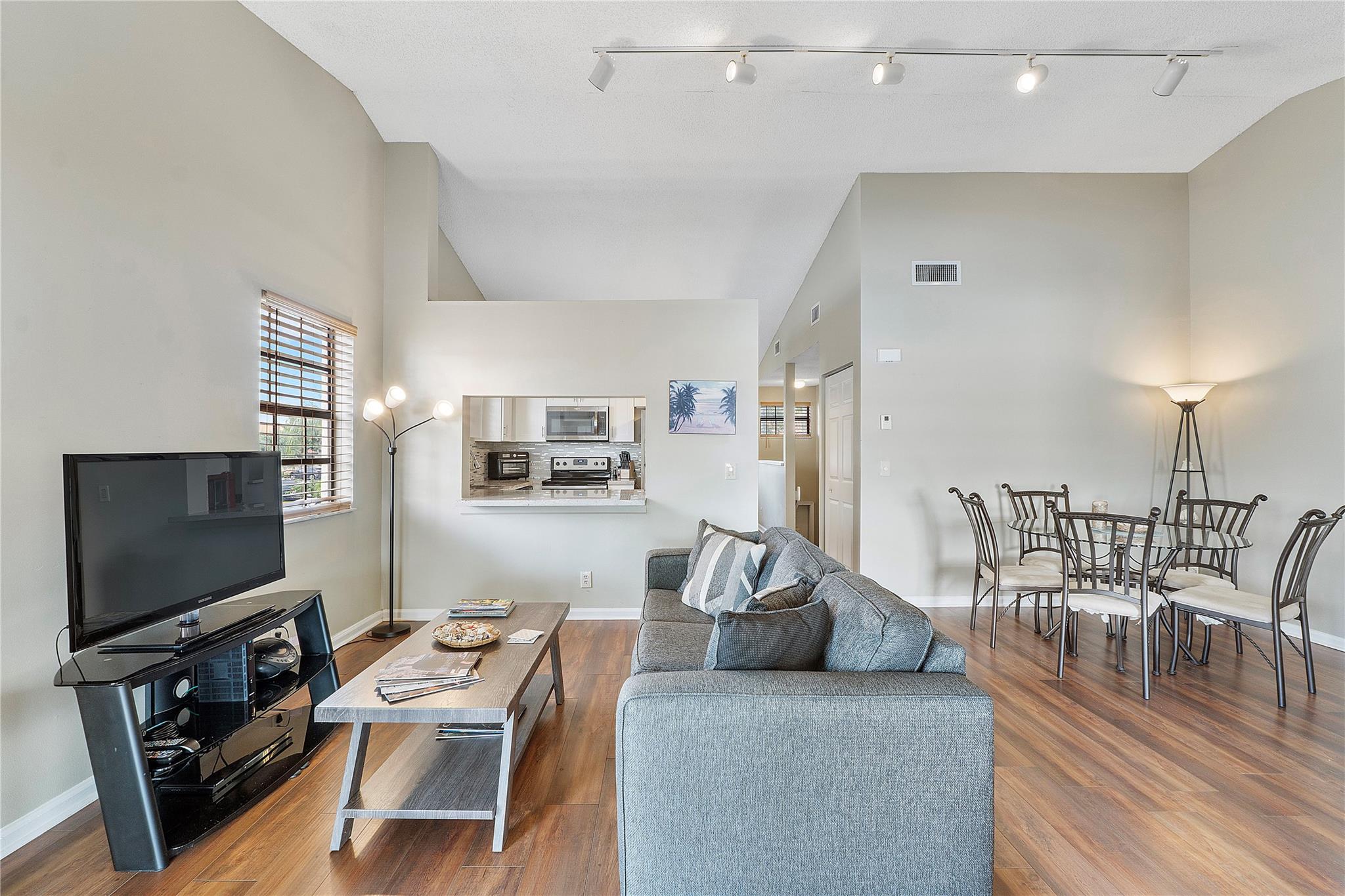 Embassy Sq @ Independ Bay - Residential