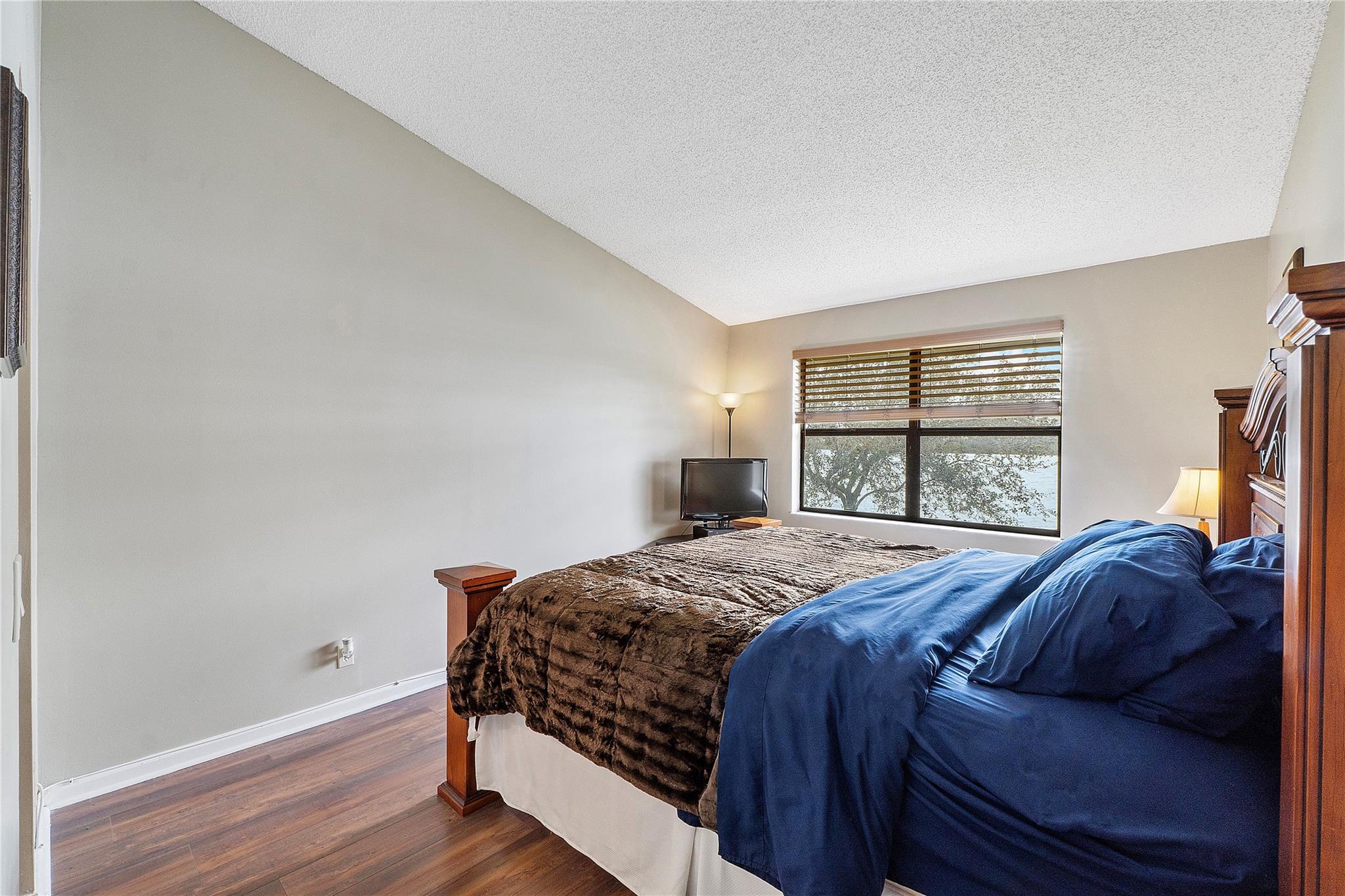 Embassy Sq @ Independ Bay - Residential