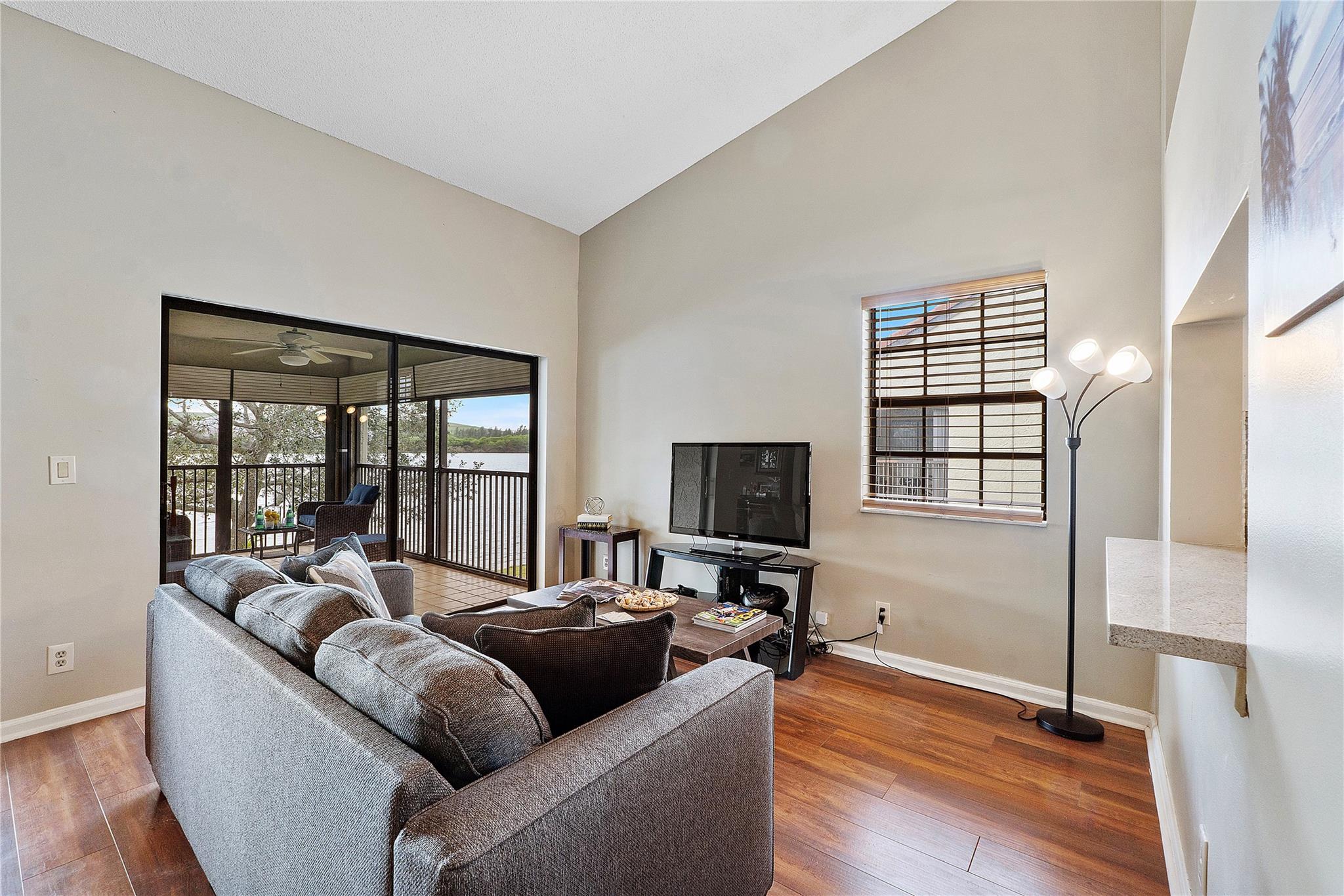 Embassy Sq @ Independ Bay - Residential