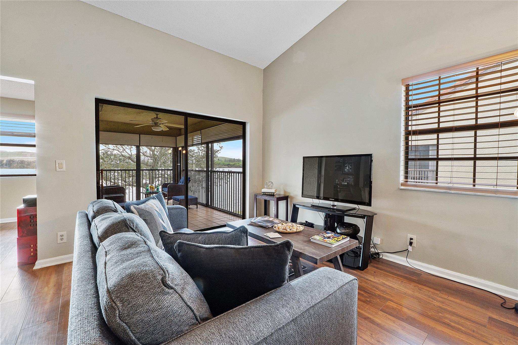 Embassy Sq @ Independ Bay - Residential