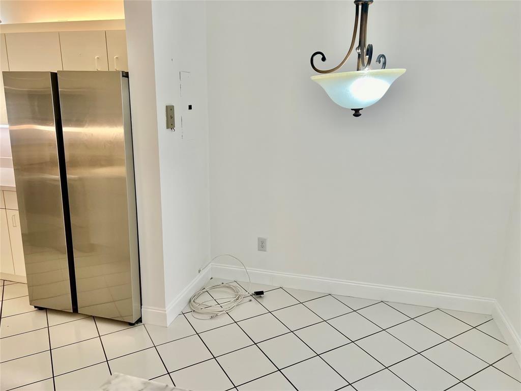 9587 Weldon Cir 204, Tamarac, FL, 33321/$269,000 3 9587 Weldon Cir 204