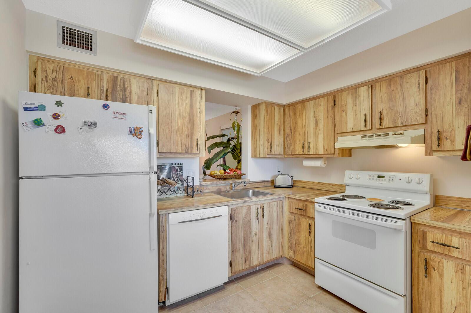 PALM LAKES CONDO - Residential