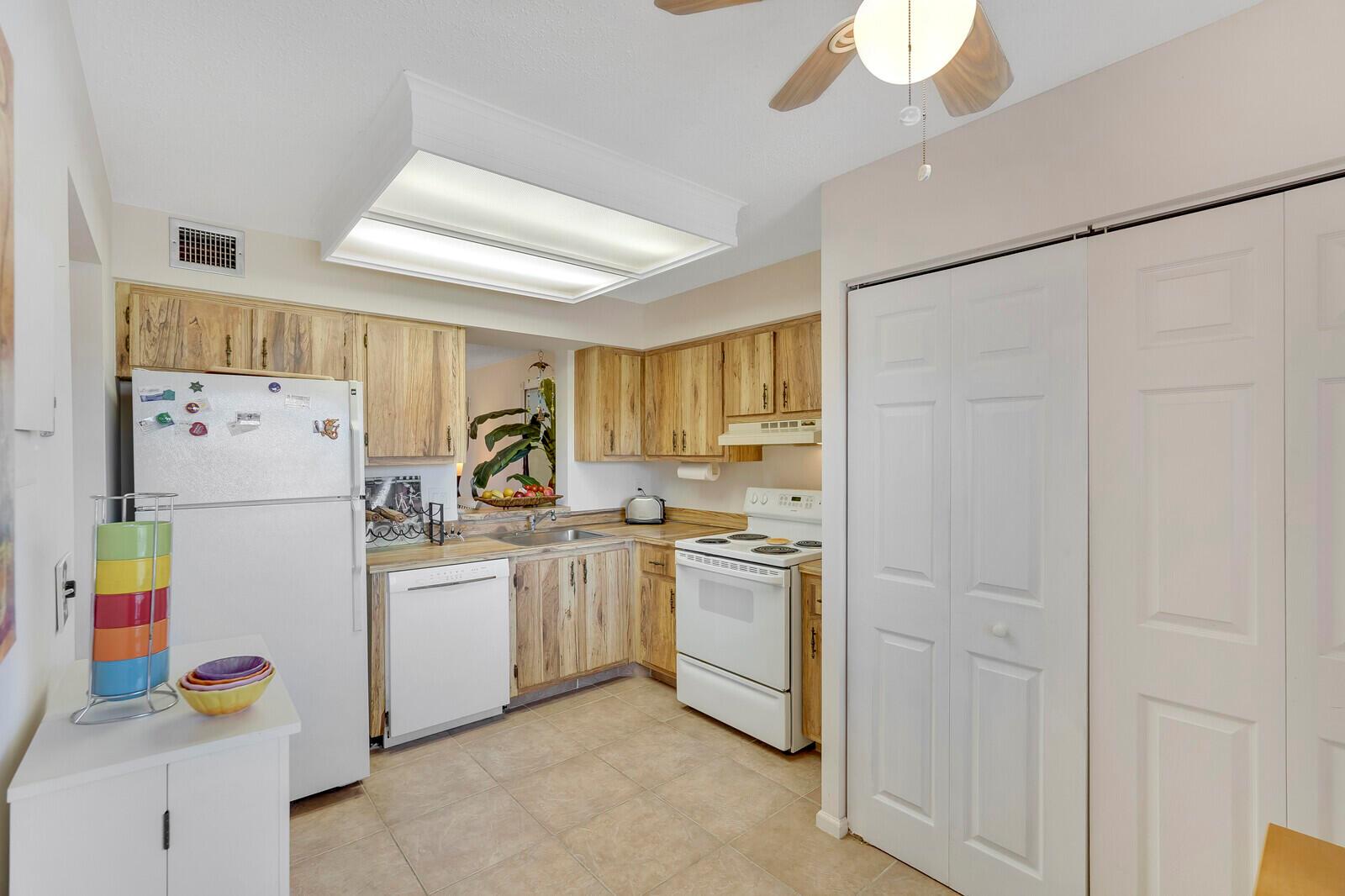 PALM LAKES CONDO - Residential
