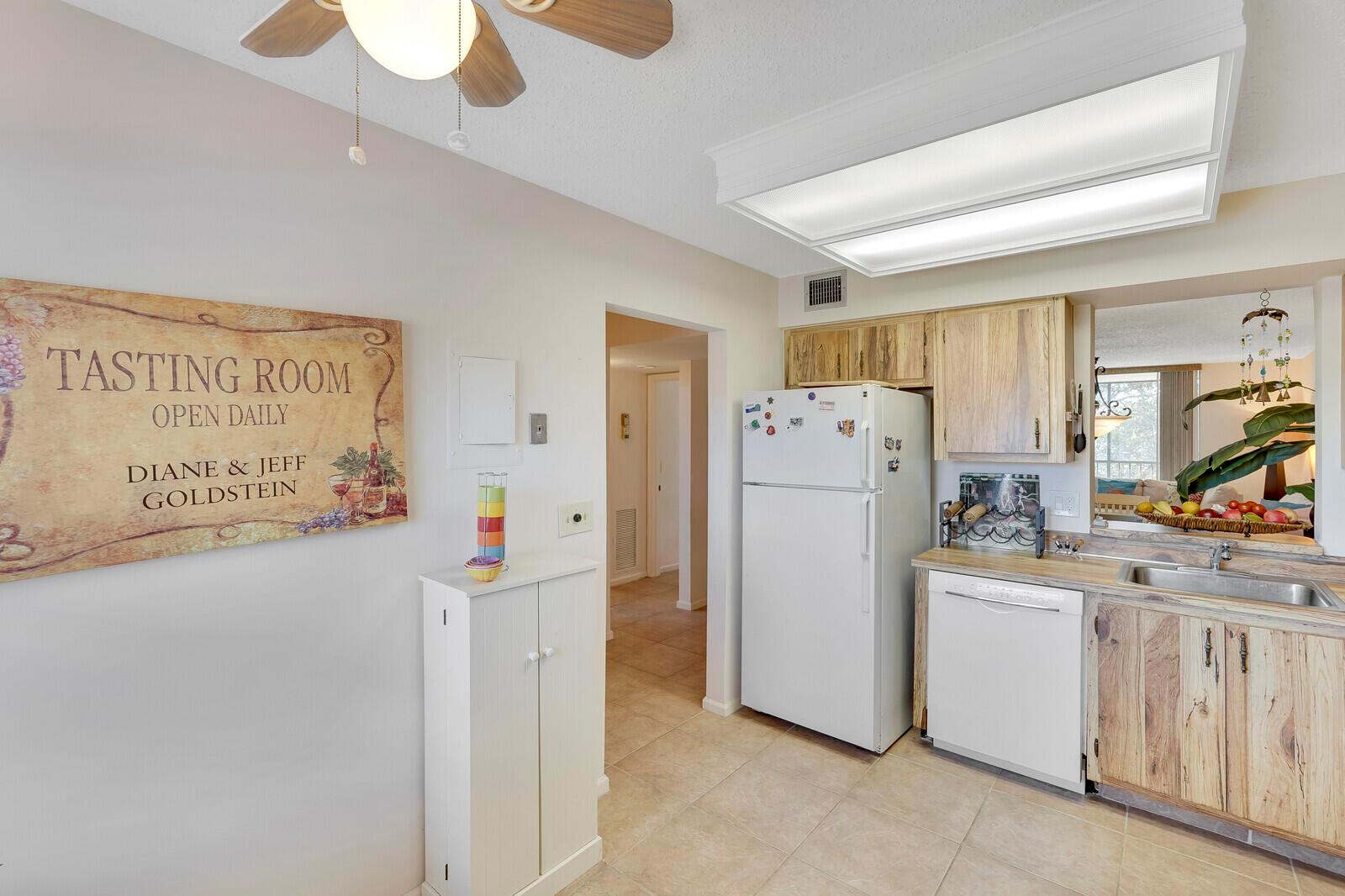 PALM LAKES CONDO - Residential