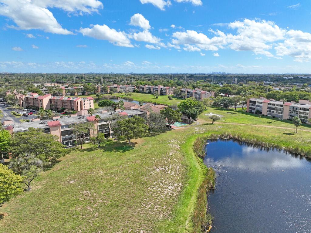 PALM LAKES CONDO - Residential