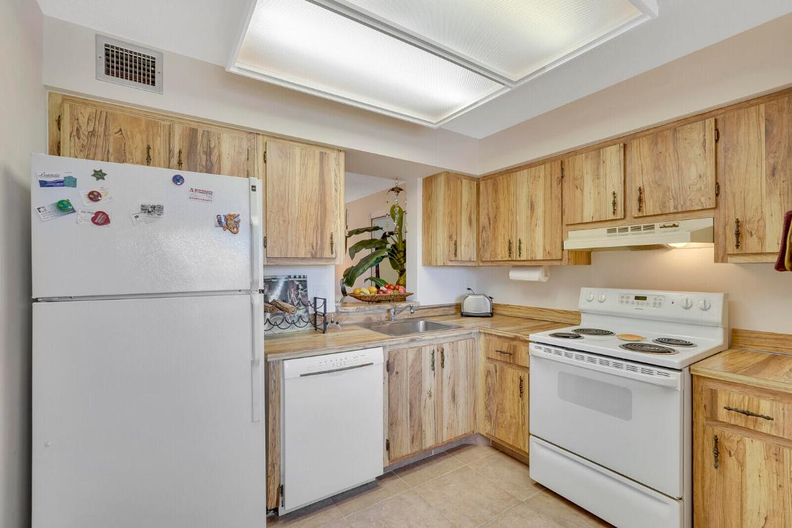 PALM LAKES CONDO - Residential