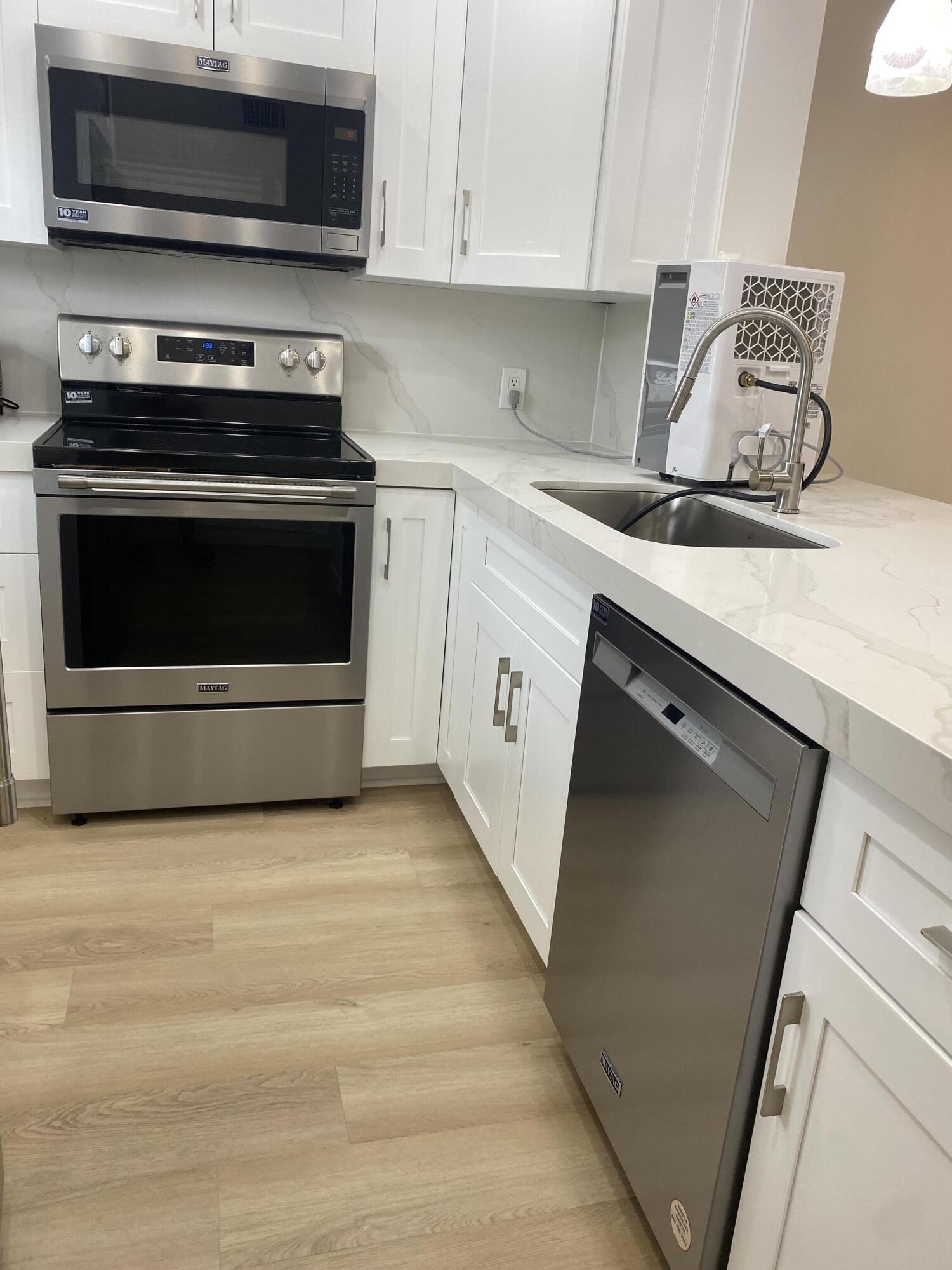 VILLAGE ROYALE CONDO 2 - Residential