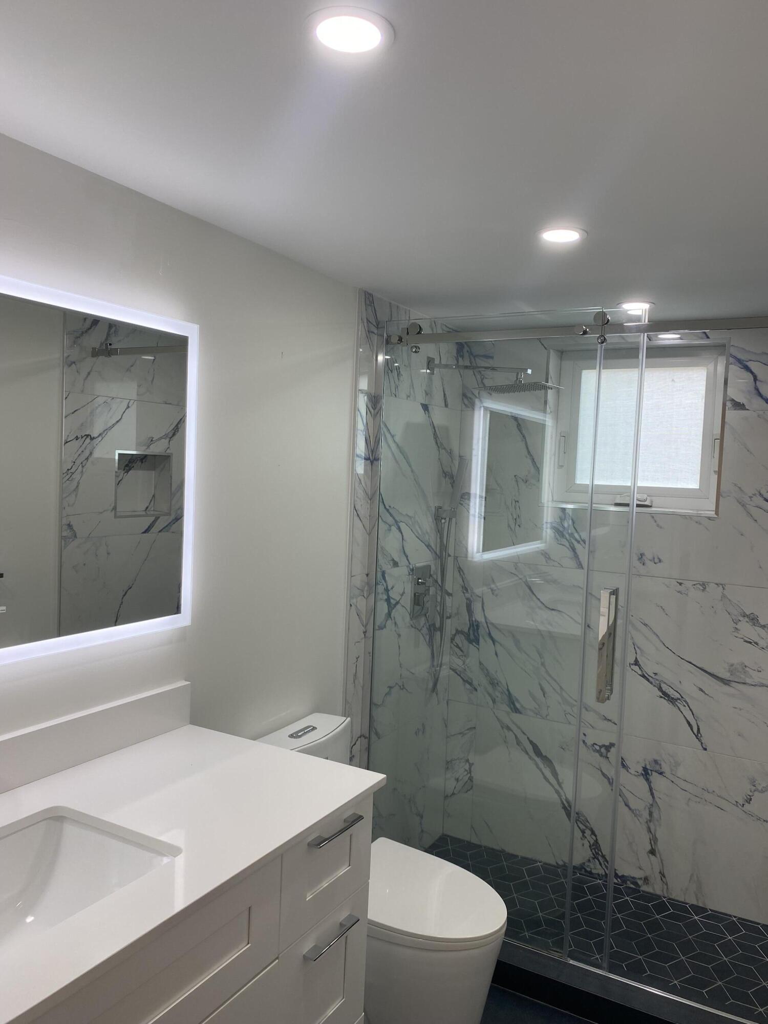 VILLAGE ROYALE CONDO 2 - Residential