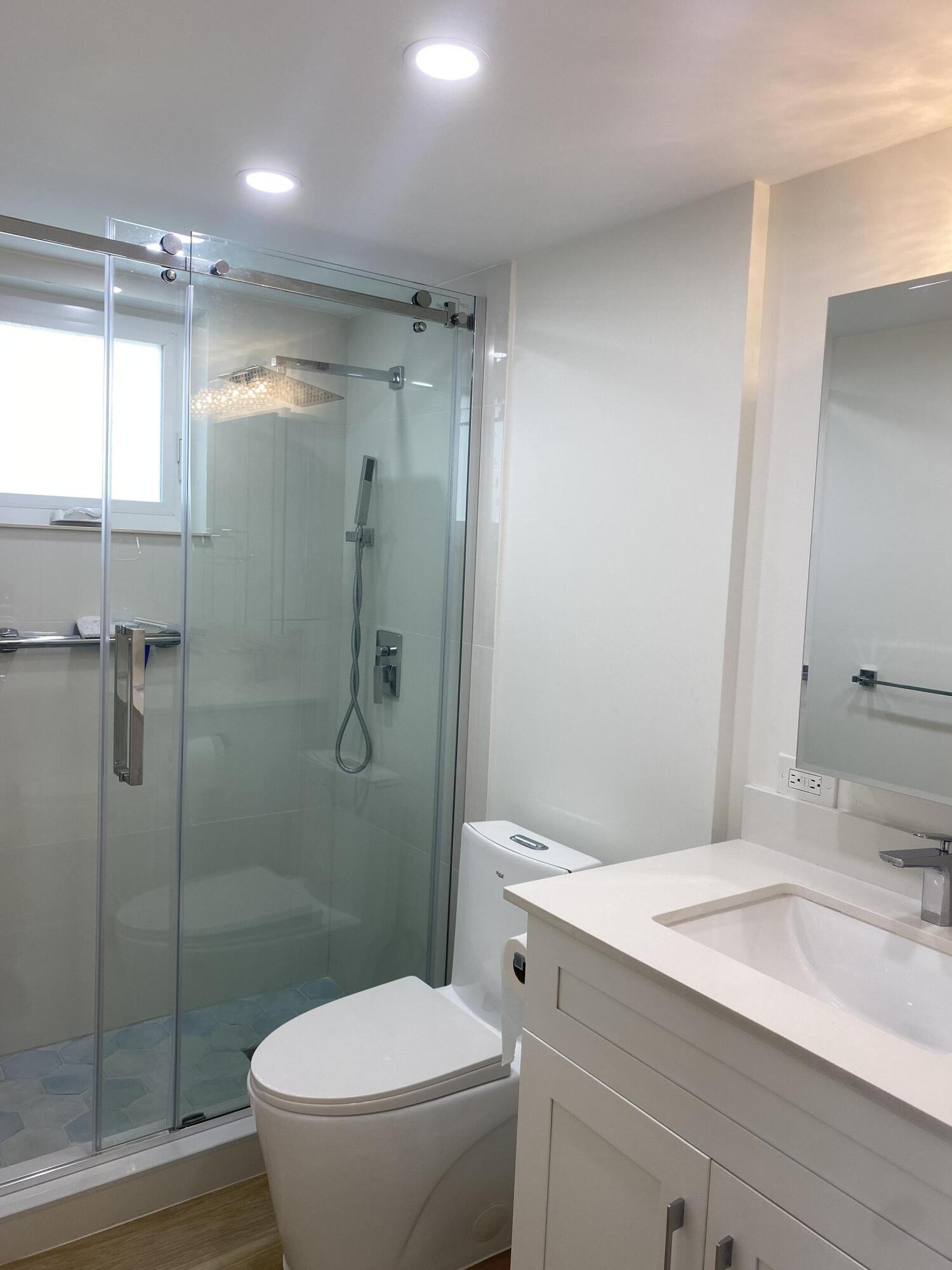 VILLAGE ROYALE CONDO 2 - Residential