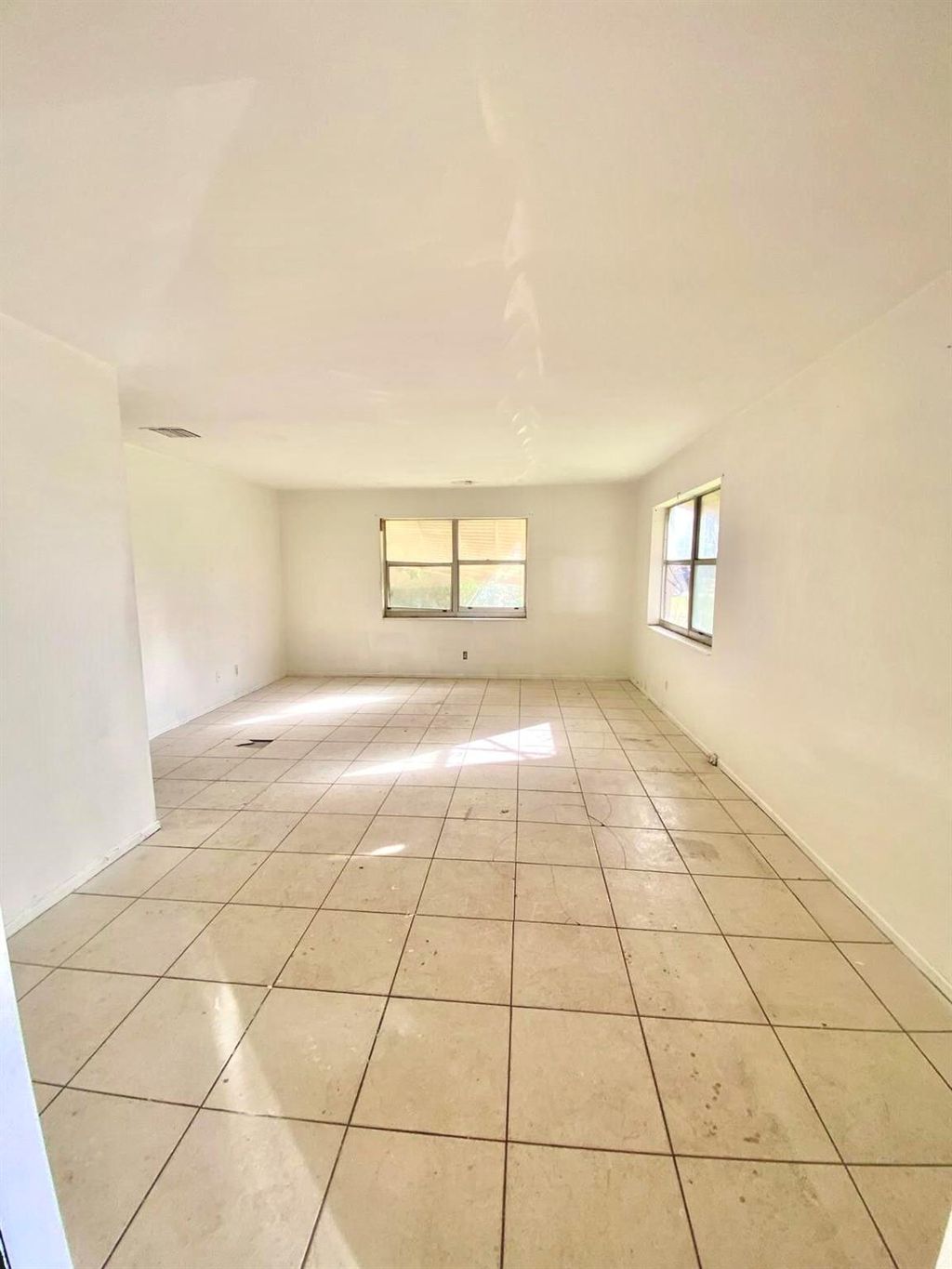 Photo of 135 NW 8th Avenue, Delray Beach, FL 33444 (MLS # R10953260)