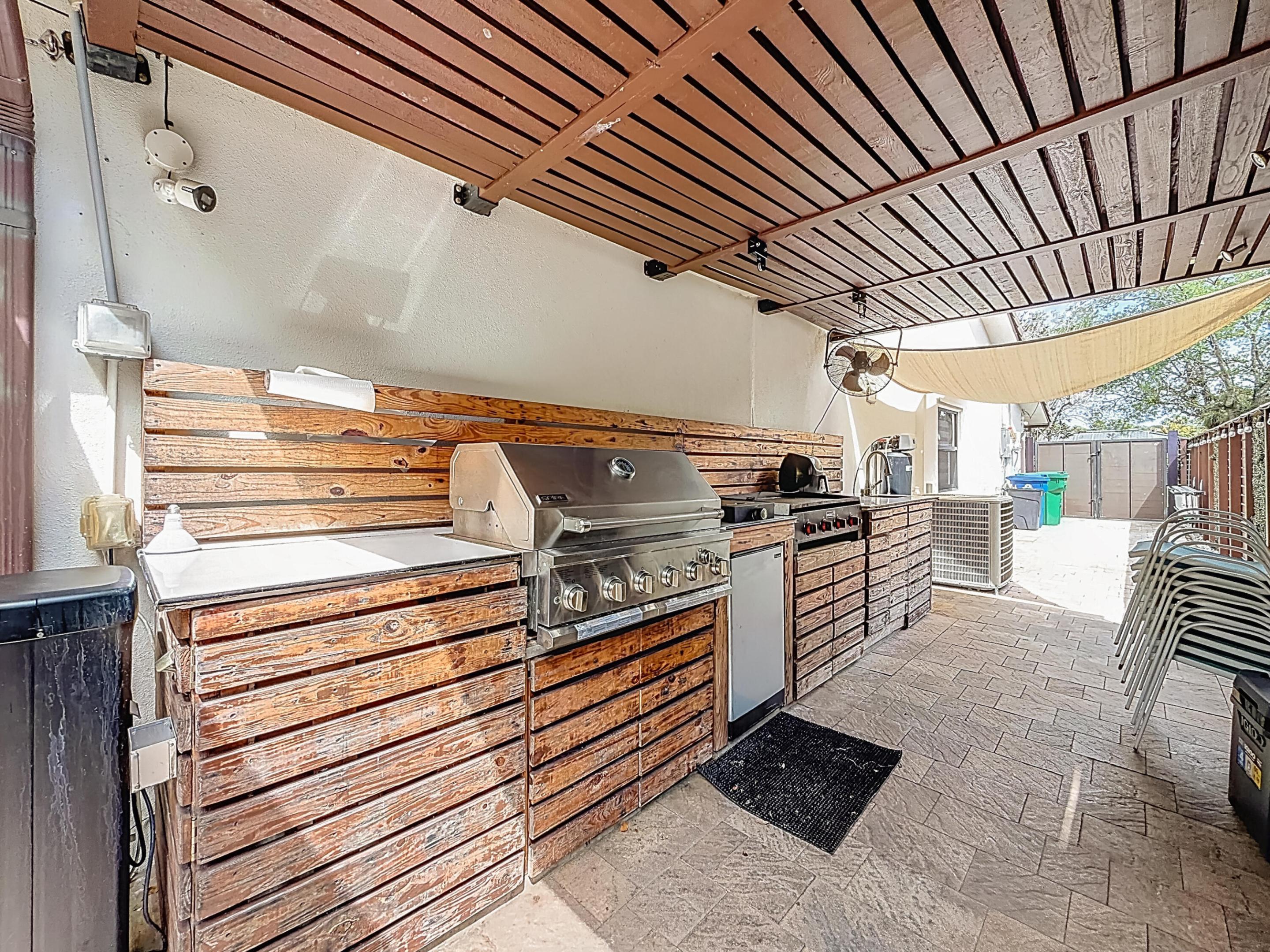 CORAL SPRINGS UNIVERSITY DRIVE - Residential