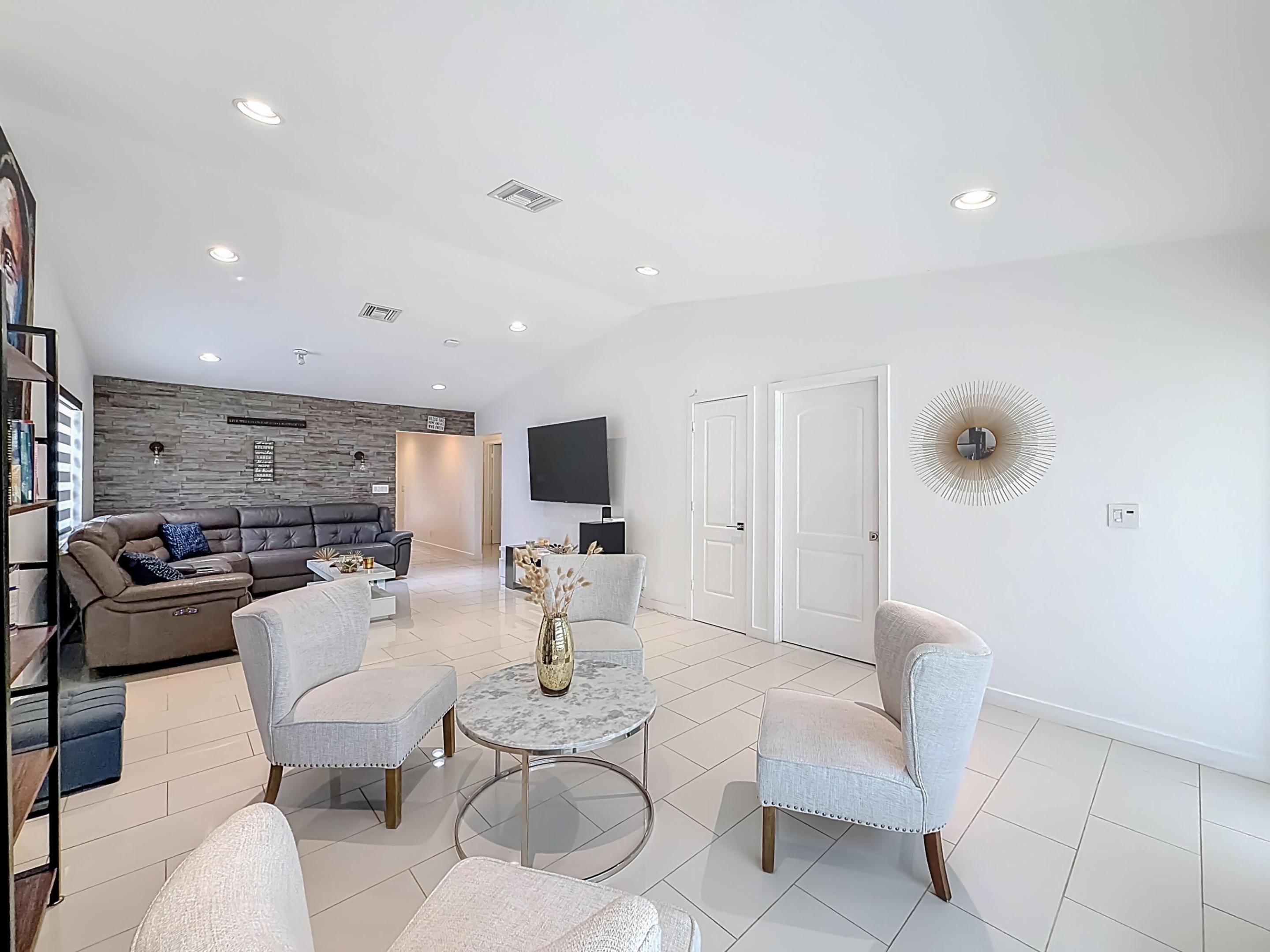 CORAL SPRINGS UNIVERSITY DRIVE - Residential