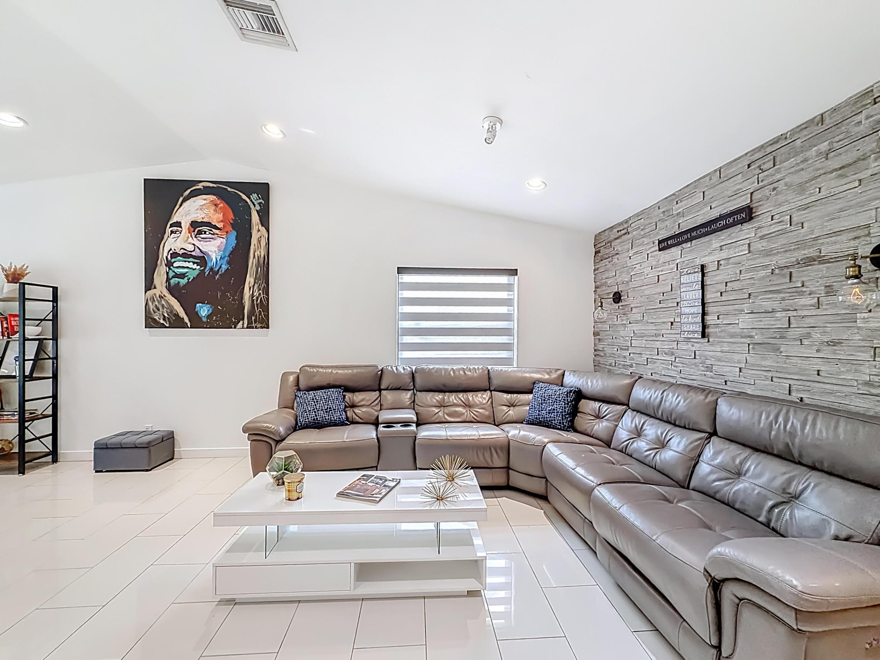 CORAL SPRINGS UNIVERSITY DRIVE - Residential