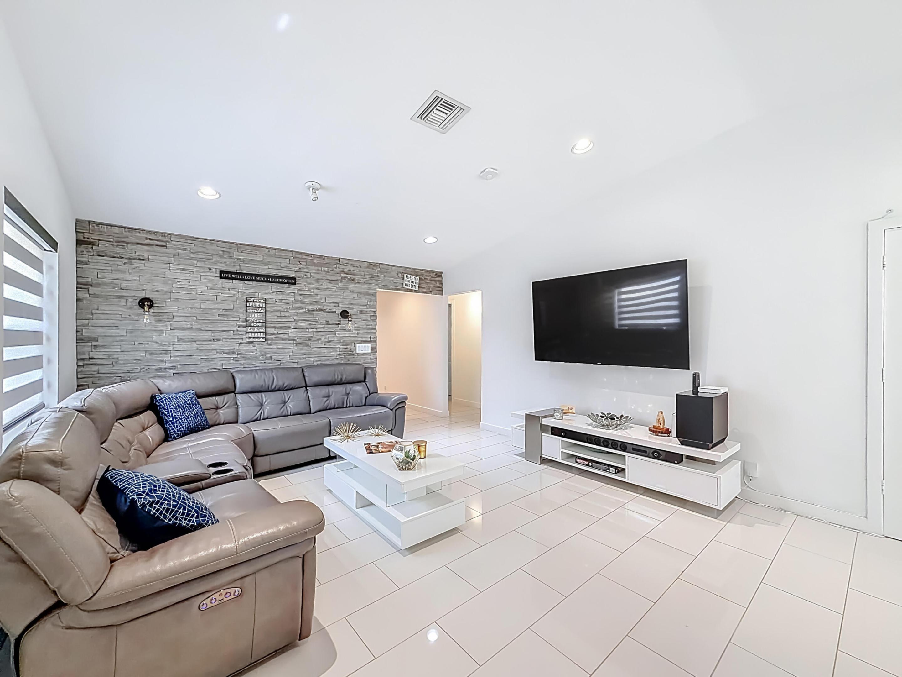 CORAL SPRINGS UNIVERSITY DRIVE - Residential