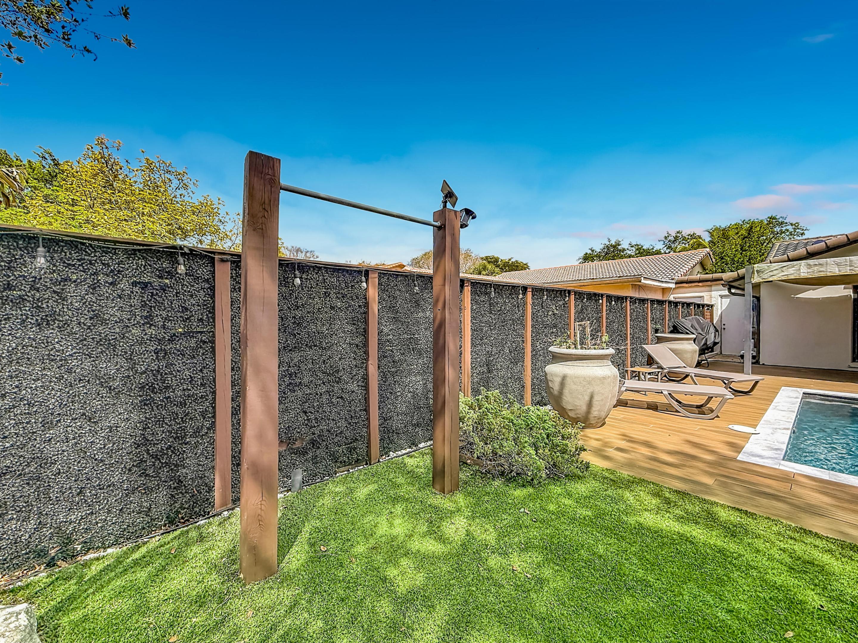 CORAL SPRINGS UNIVERSITY DRIVE - Residential