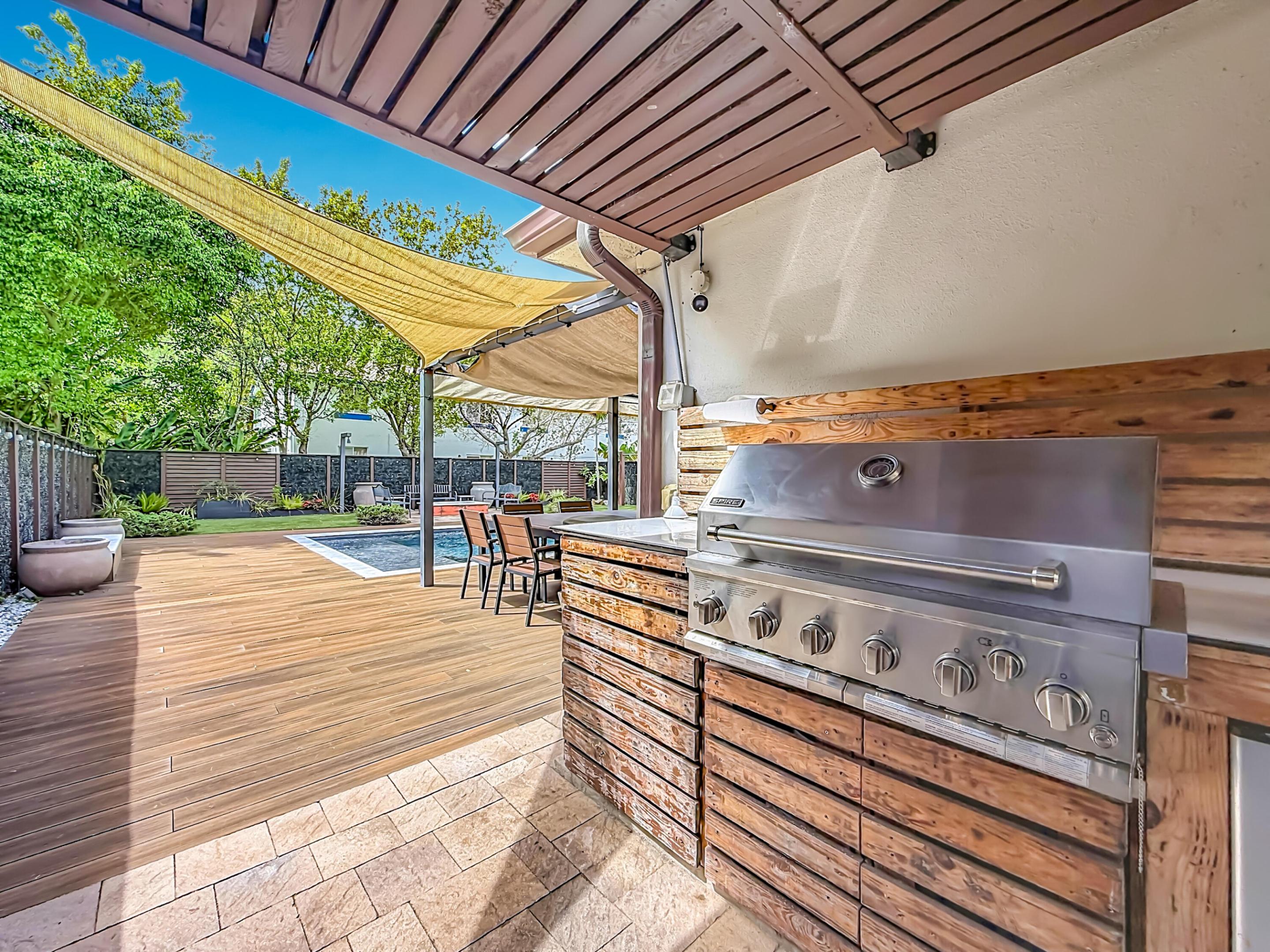 CORAL SPRINGS UNIVERSITY DRIVE - Residential