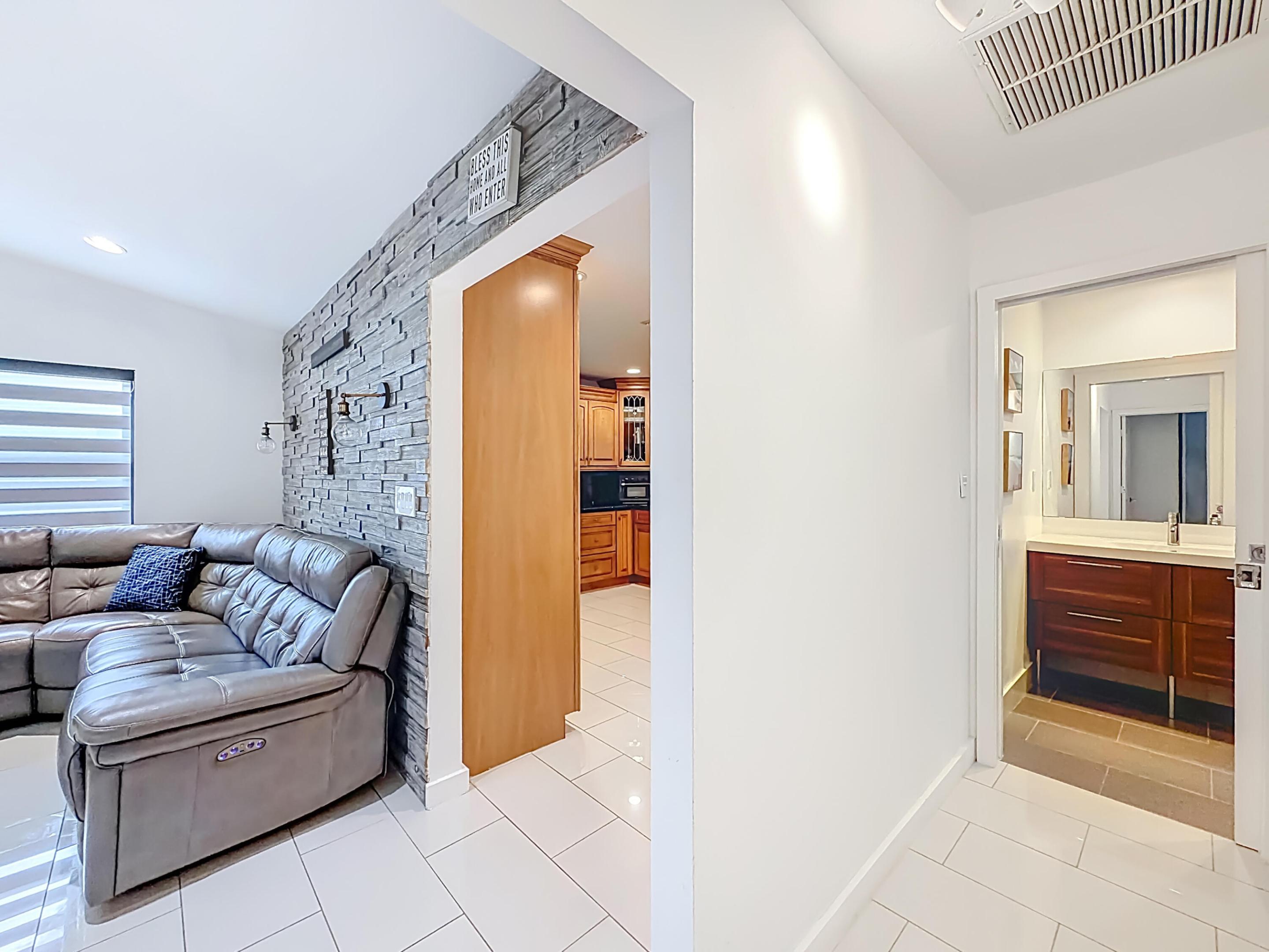 CORAL SPRINGS UNIVERSITY DRIVE - Residential