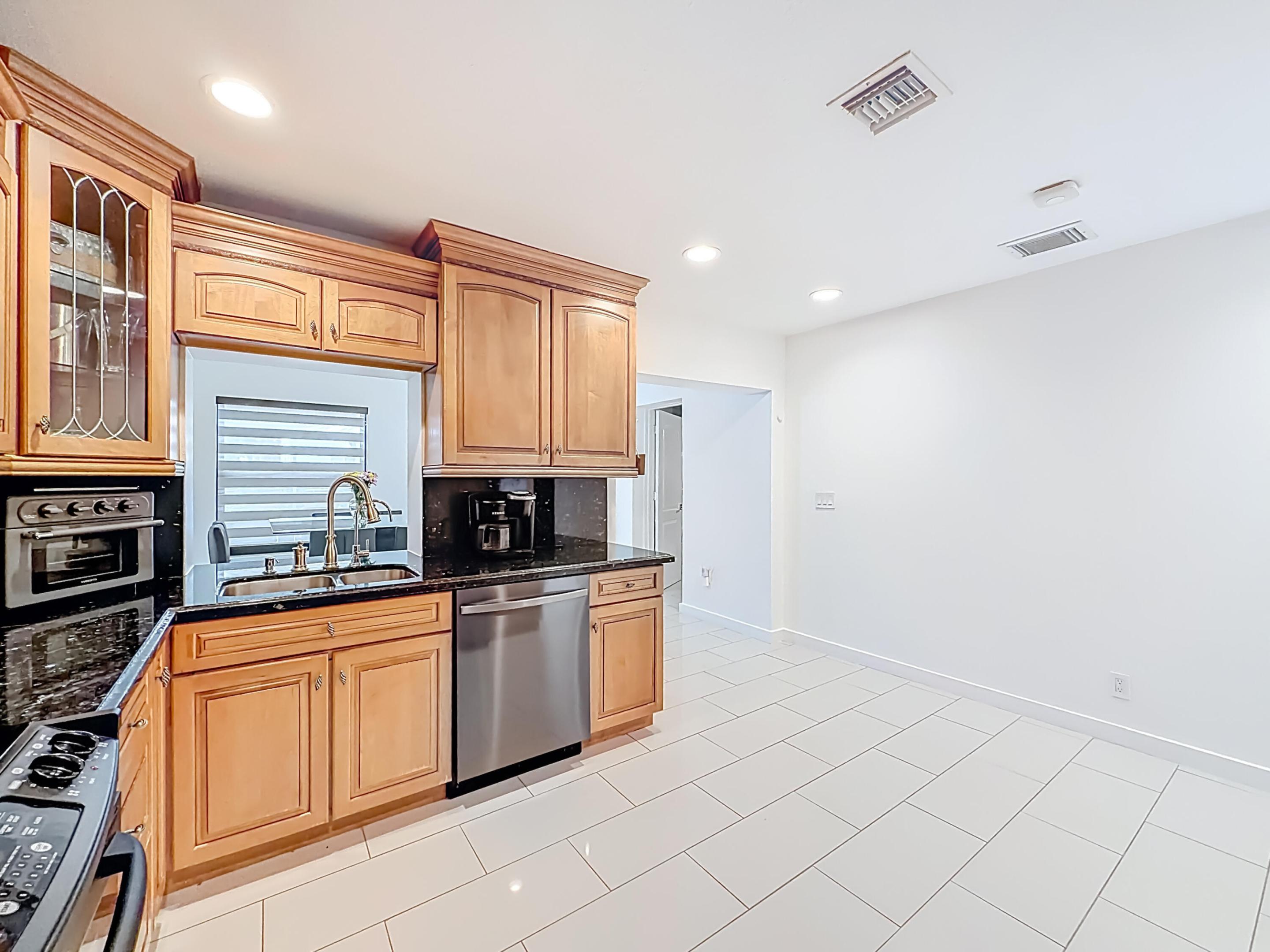 CORAL SPRINGS UNIVERSITY DRIVE - Residential