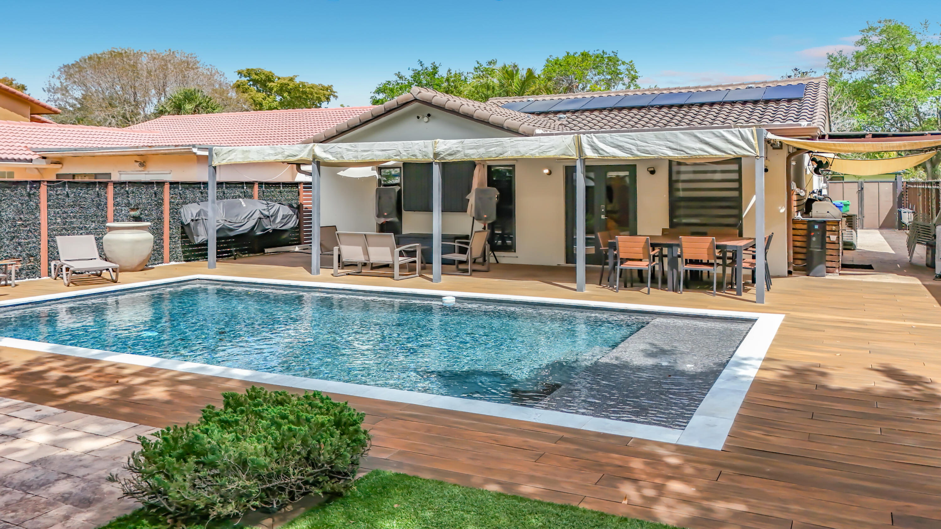 CORAL SPRINGS UNIVERSITY DRIVE - Residential