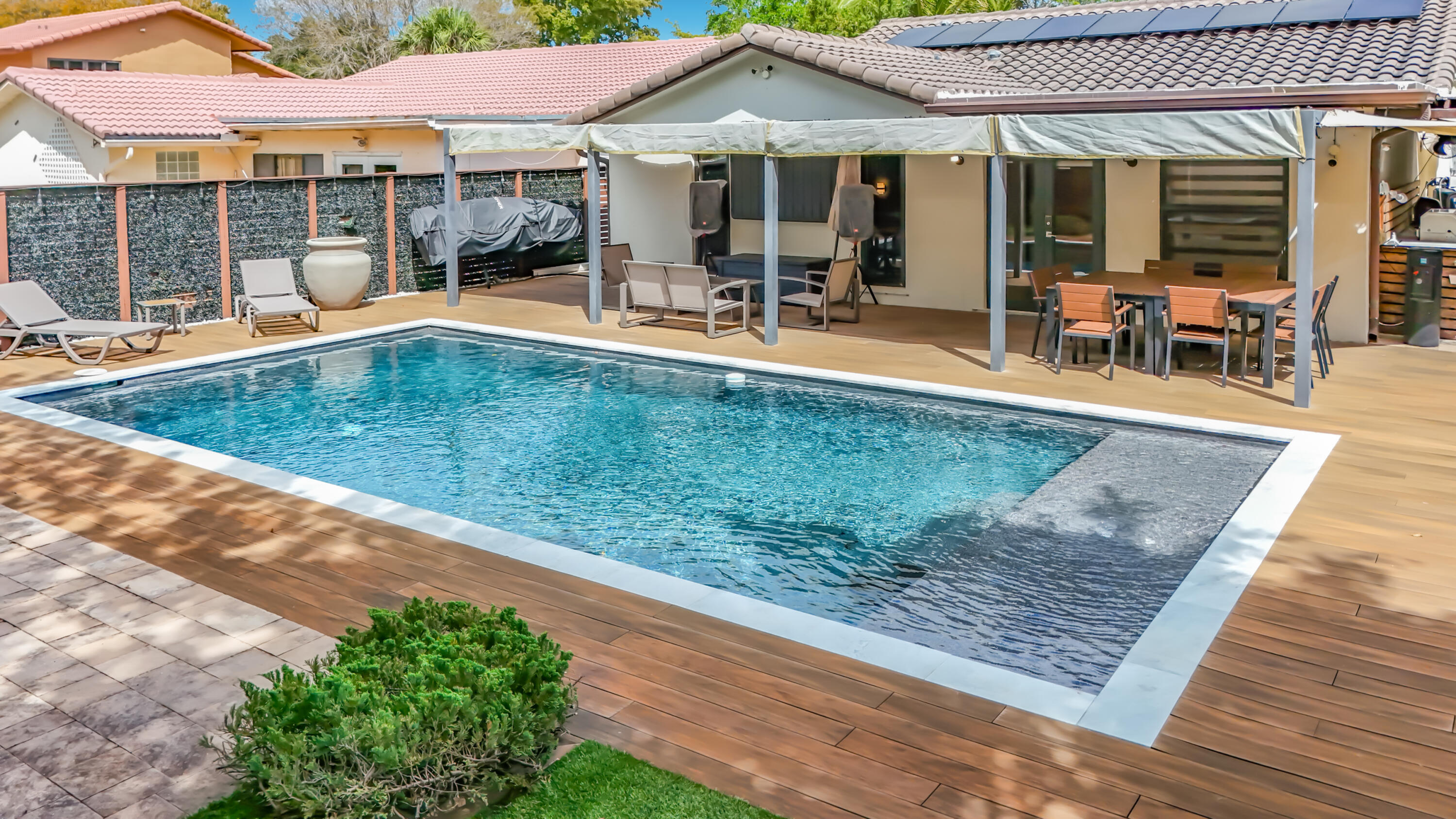 CORAL SPRINGS UNIVERSITY DRIVE - Residential