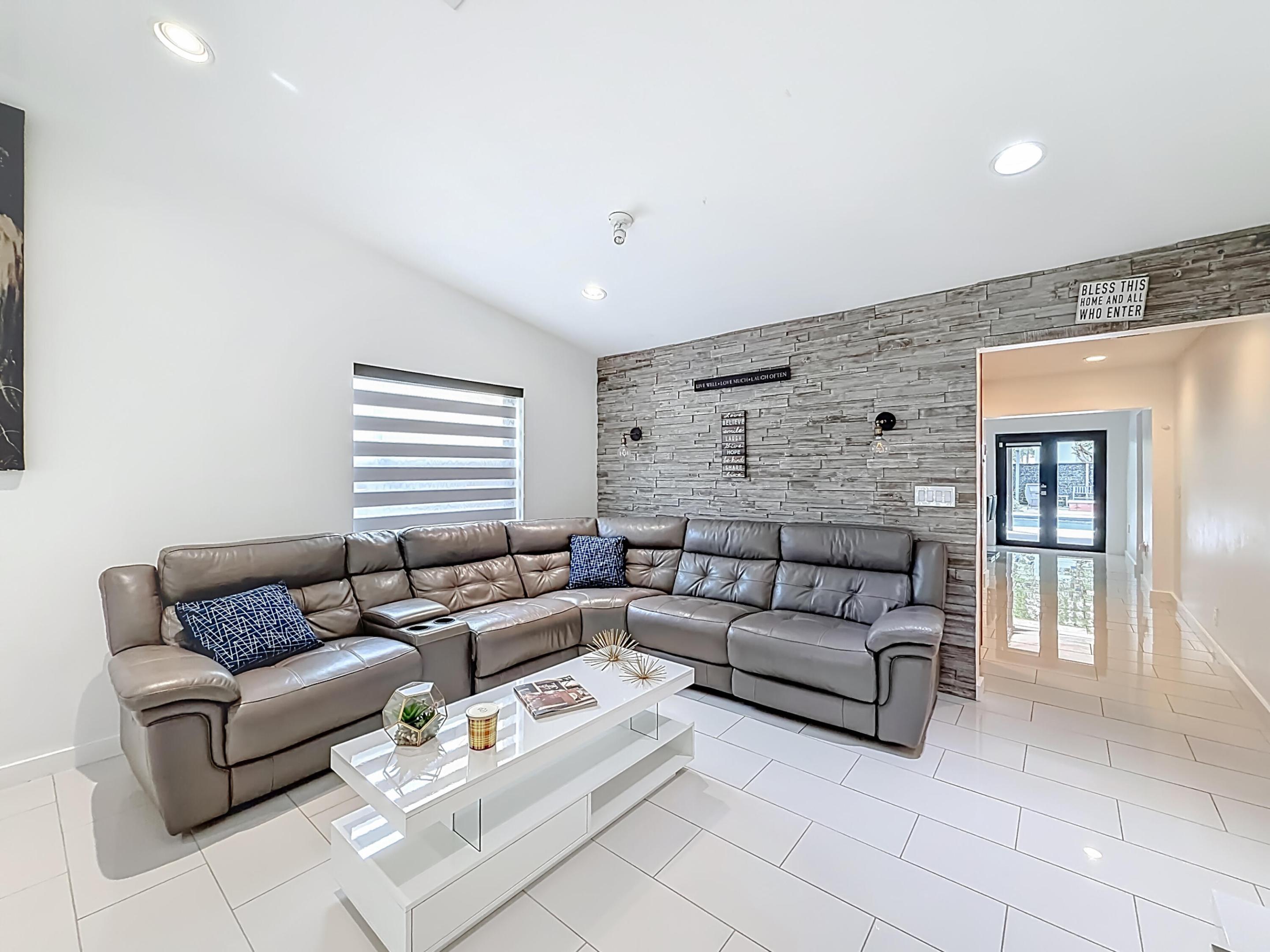 CORAL SPRINGS UNIVERSITY DRIVE - Residential