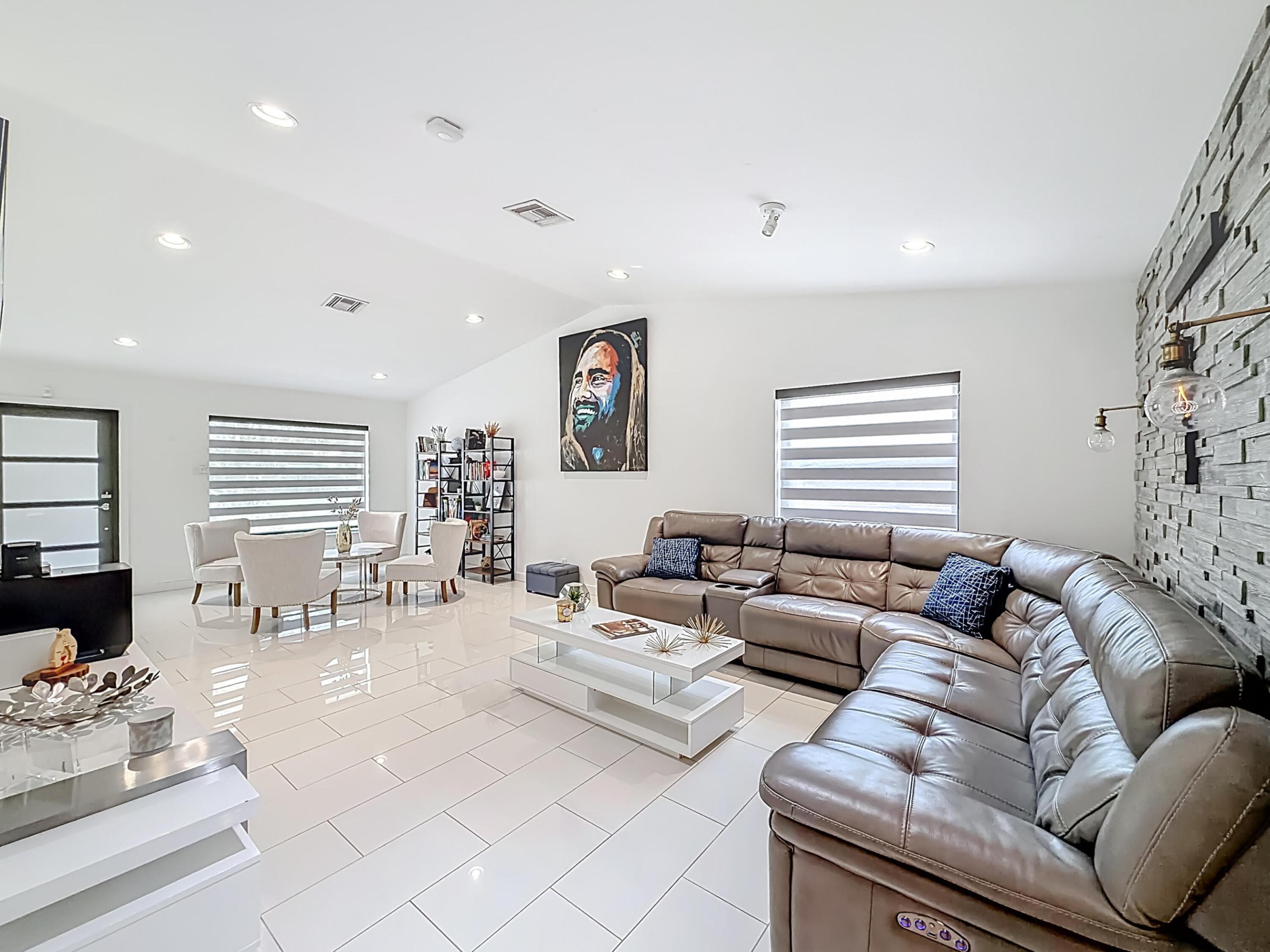 CORAL SPRINGS UNIVERSITY DRIVE - Residential