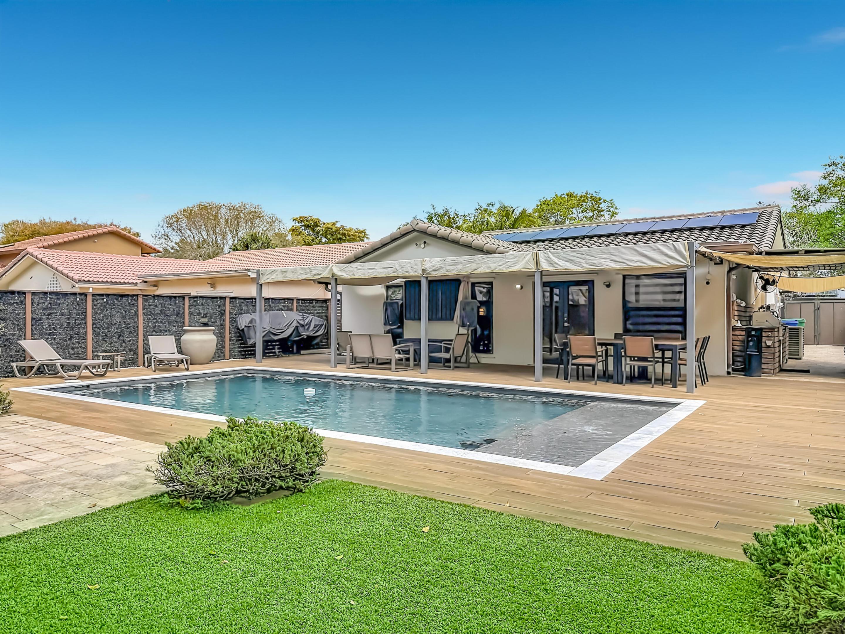 CORAL SPRINGS UNIVERSITY DRIVE - Residential