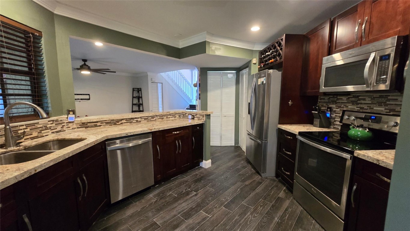 LAKEVIEW COURTS AT JACARA - Residential