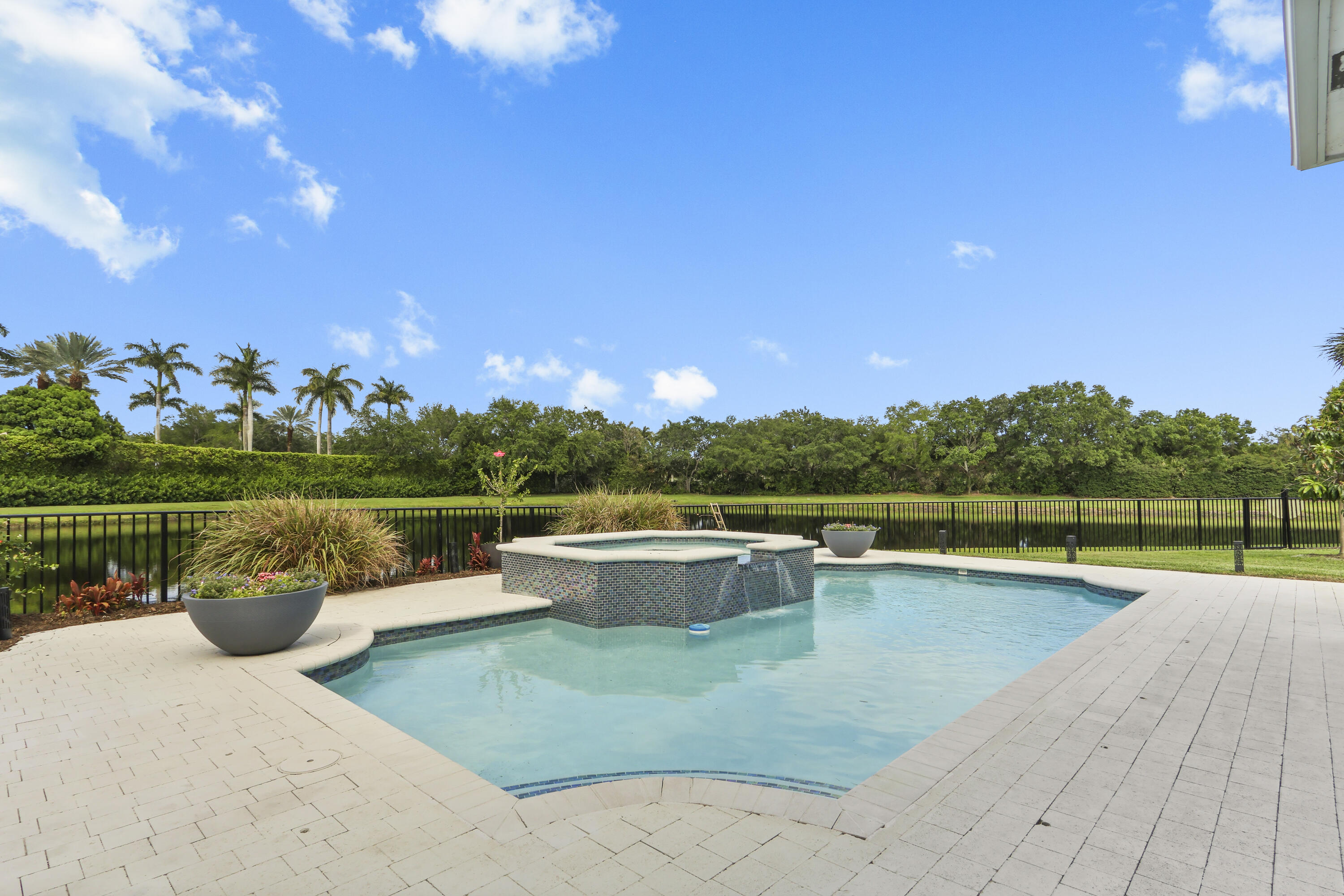 MIRASOL PARS H AND I - Residential