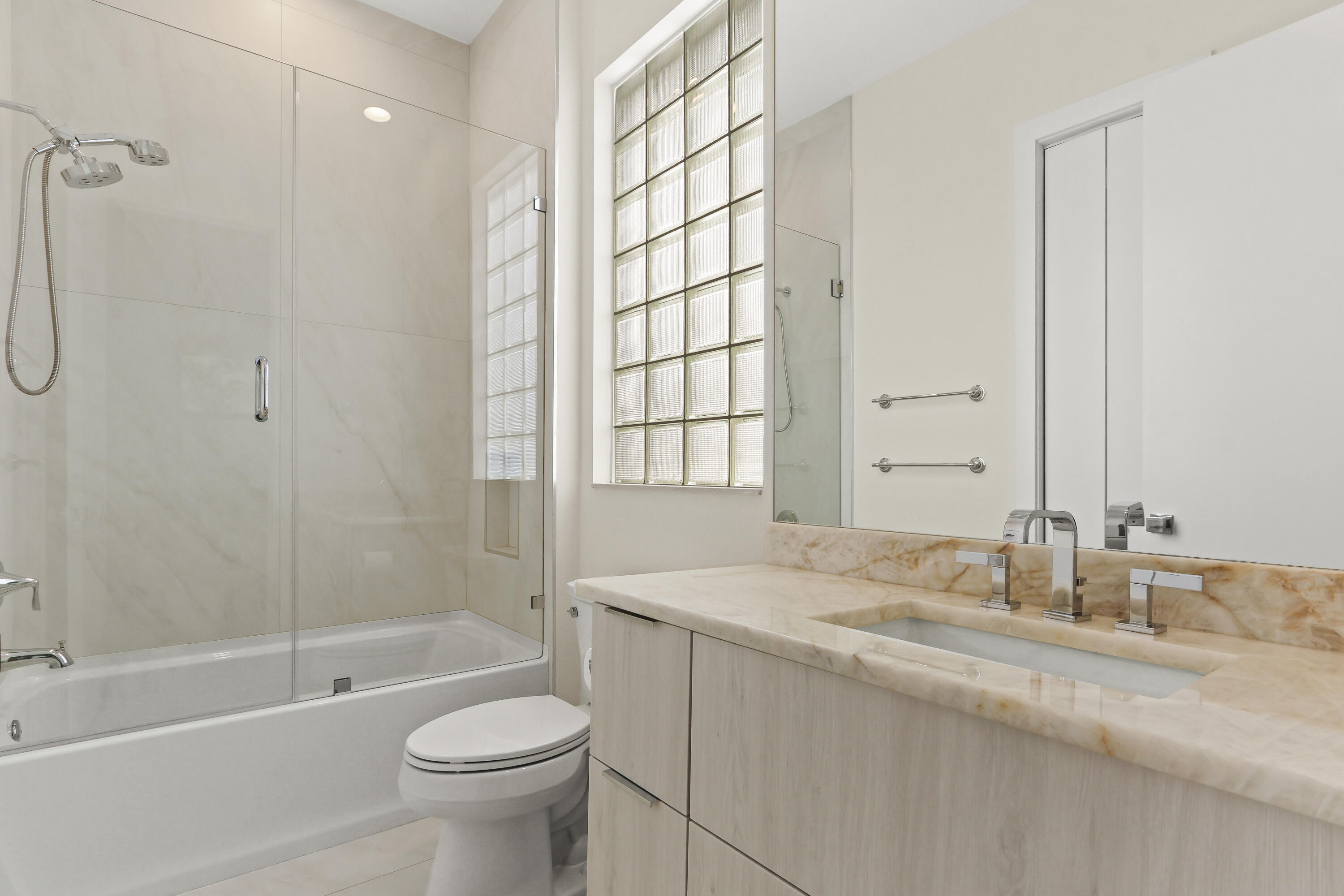 MIRASOL PARS H AND I - Residential