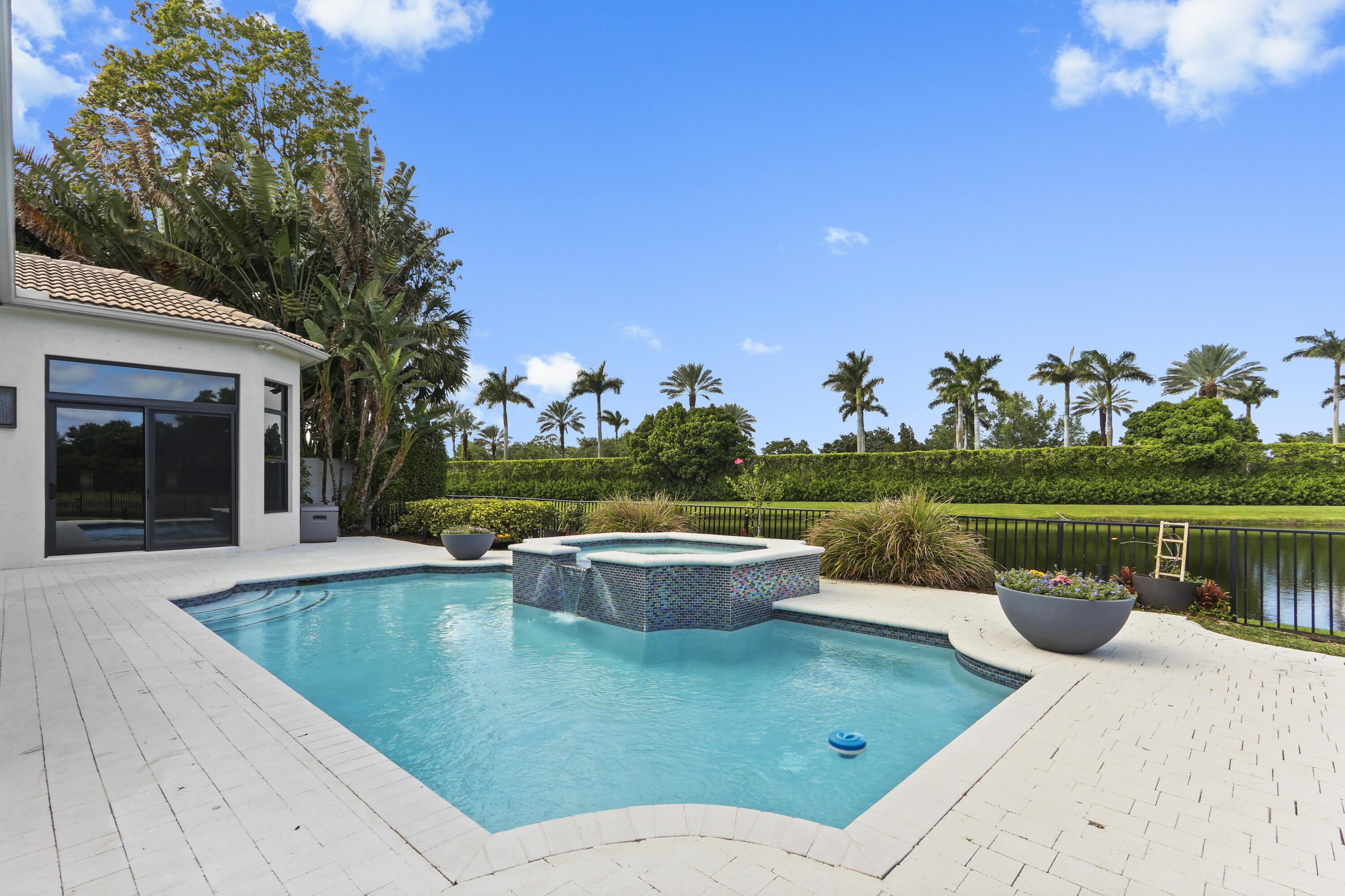 MIRASOL PARS H AND I - Residential