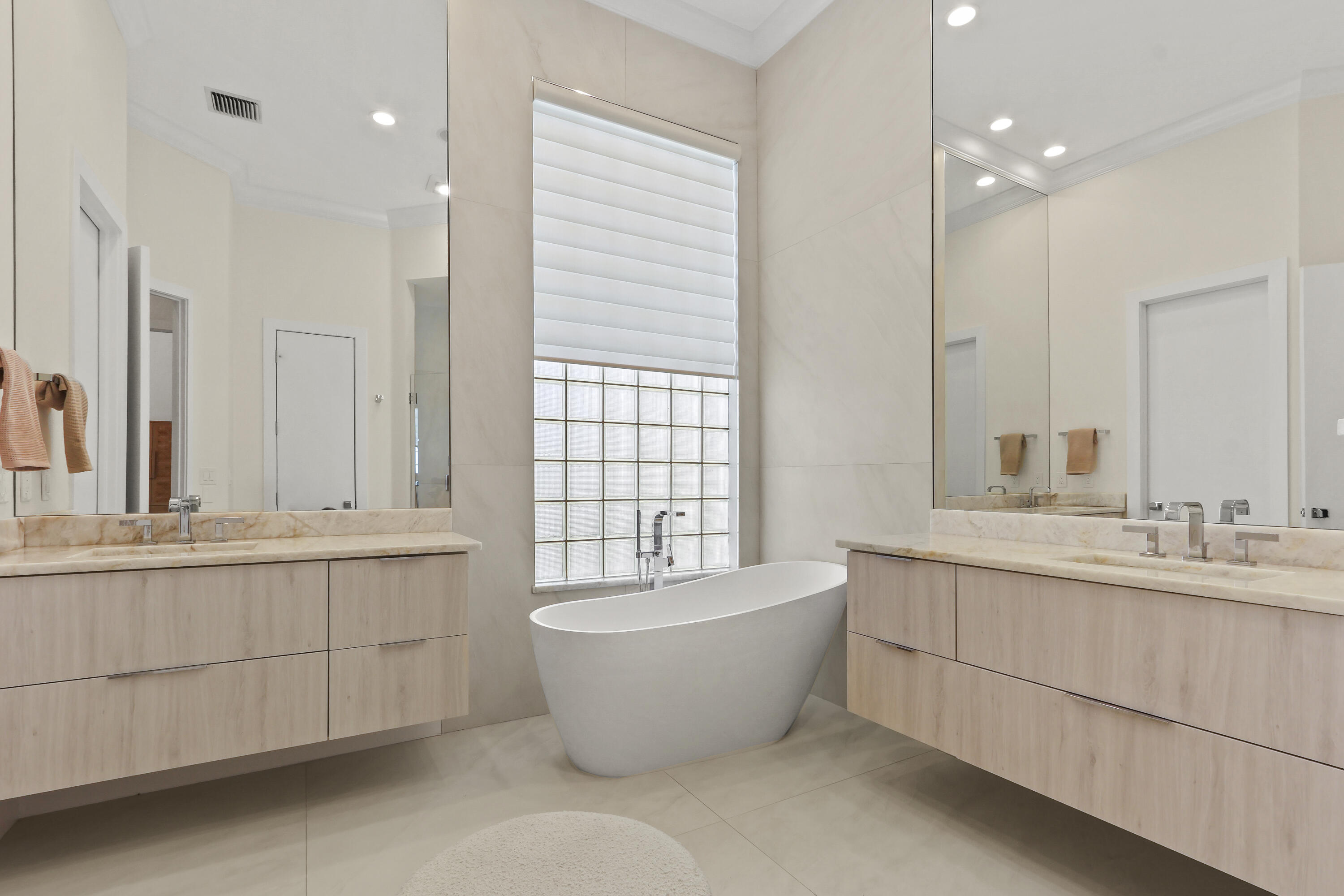 MIRASOL PARS H AND I - Residential