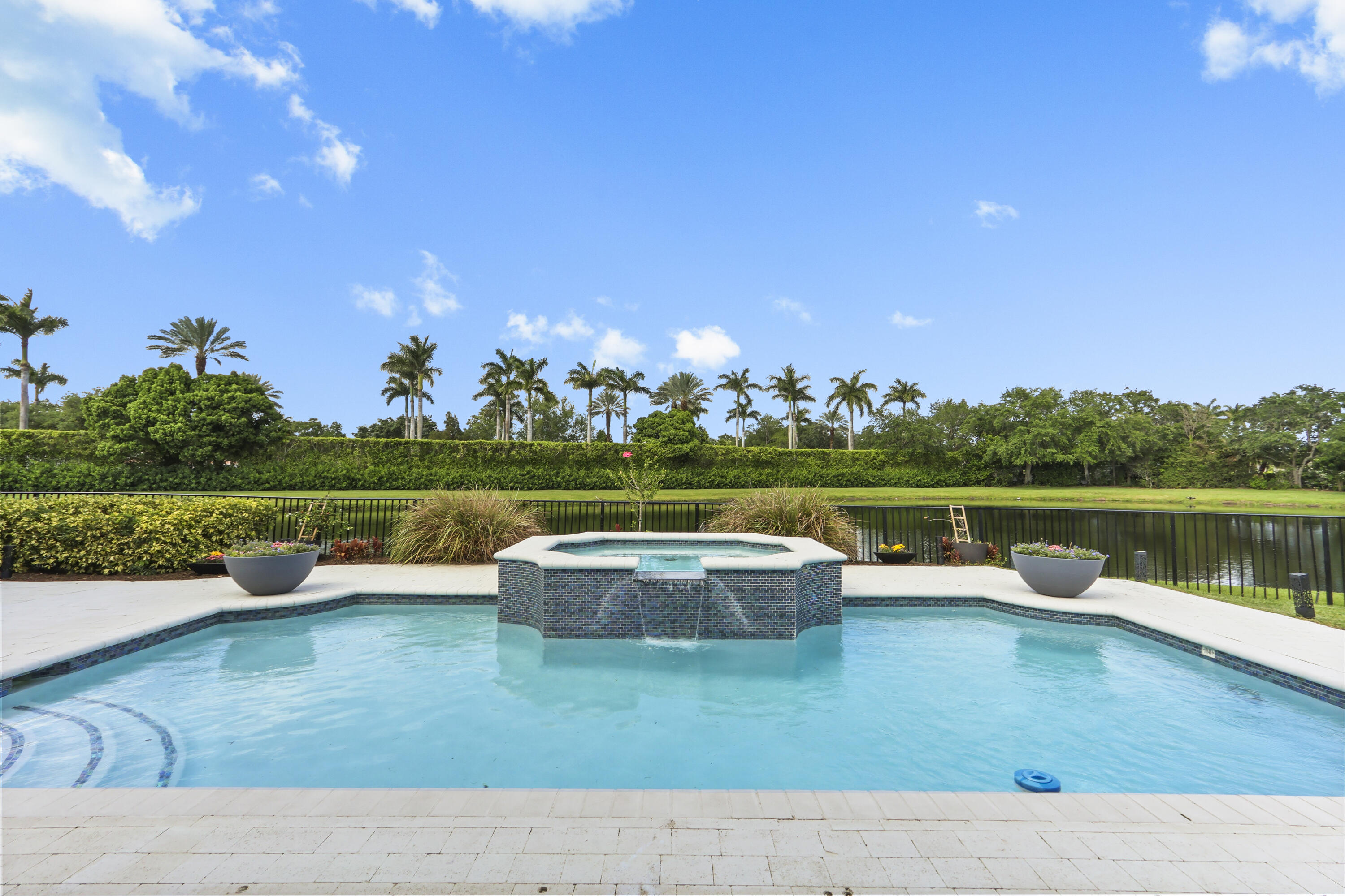 MIRASOL PARS H AND I - Residential