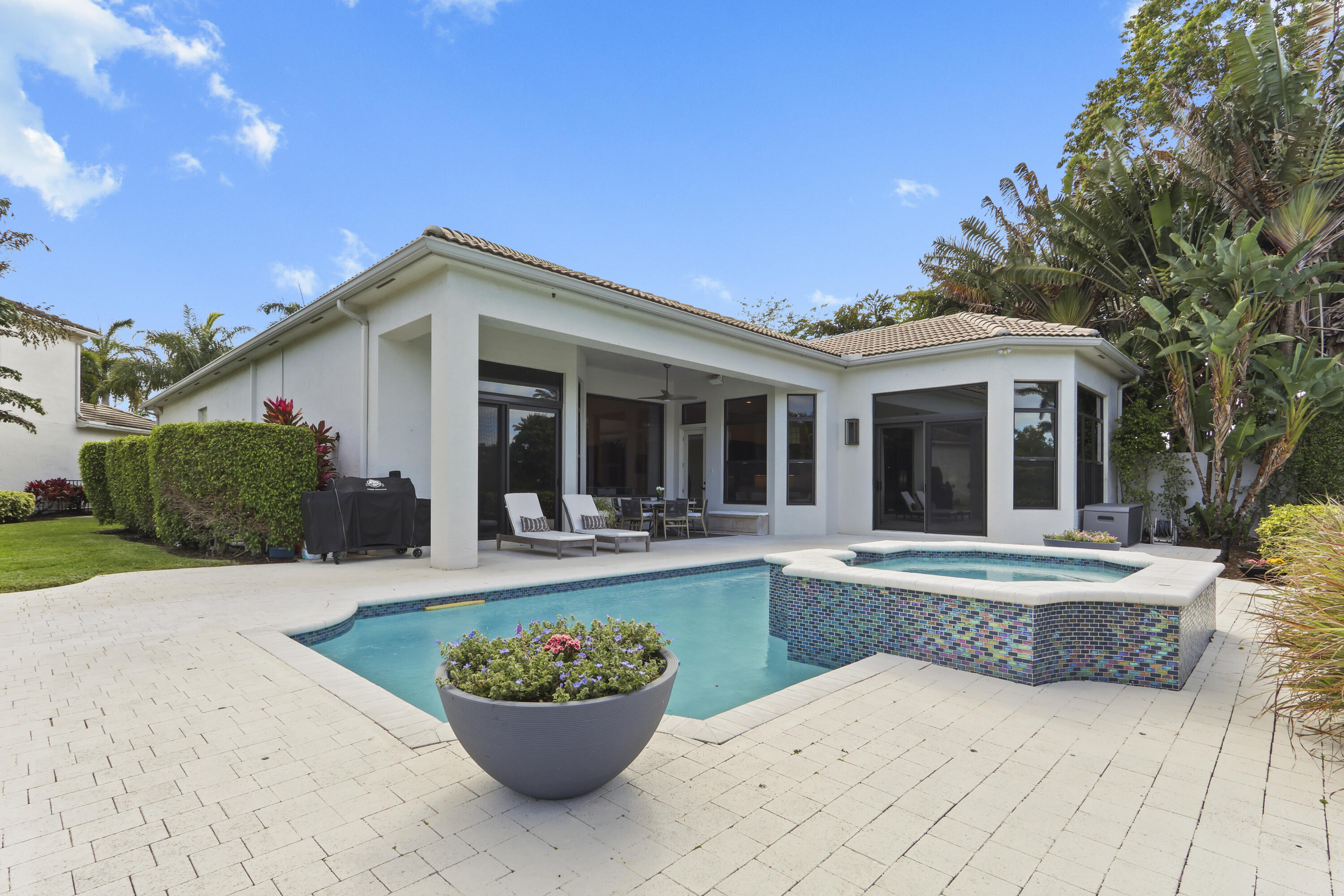 MIRASOL PARS H AND I - Residential