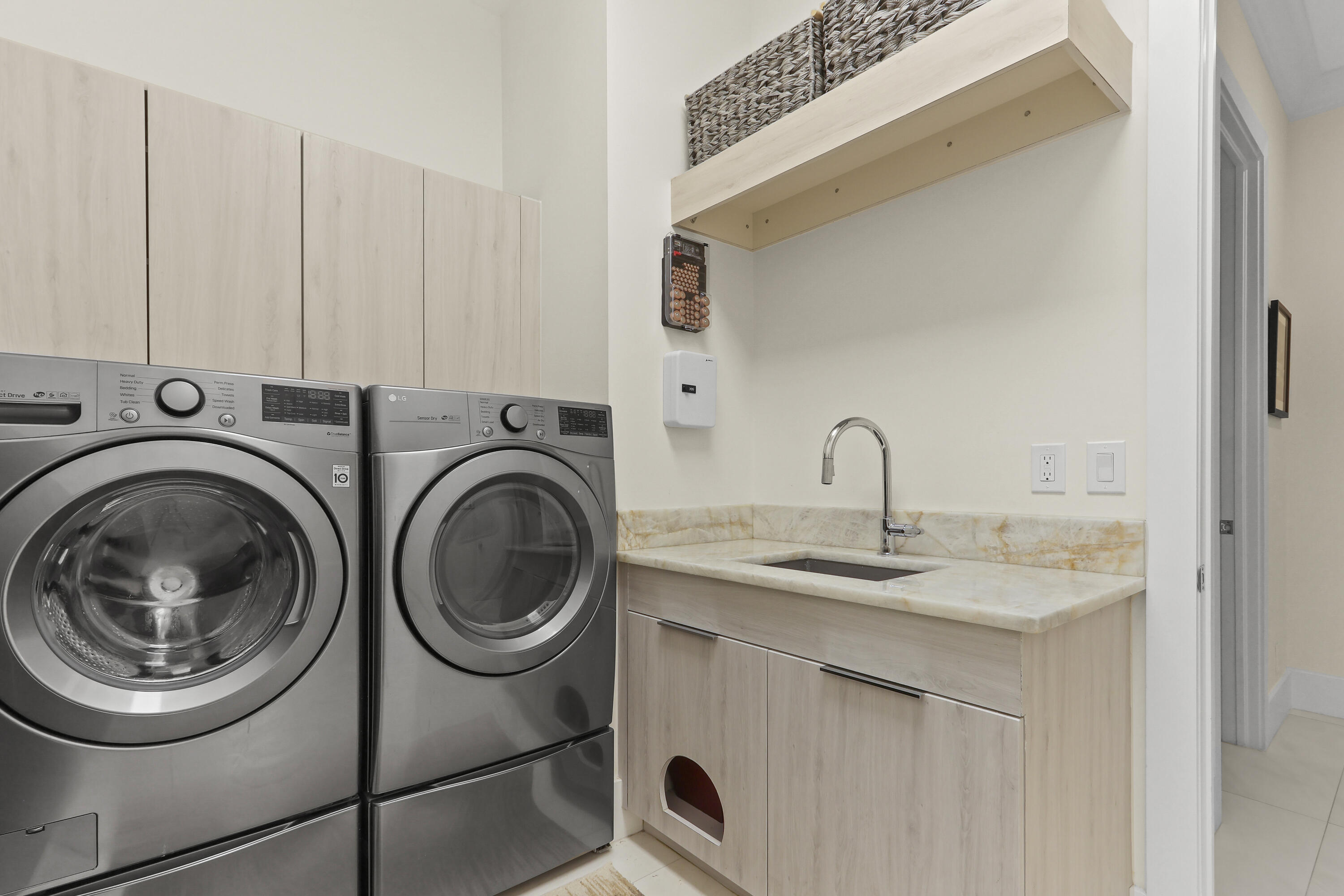 MIRASOL PARS H AND I - Residential