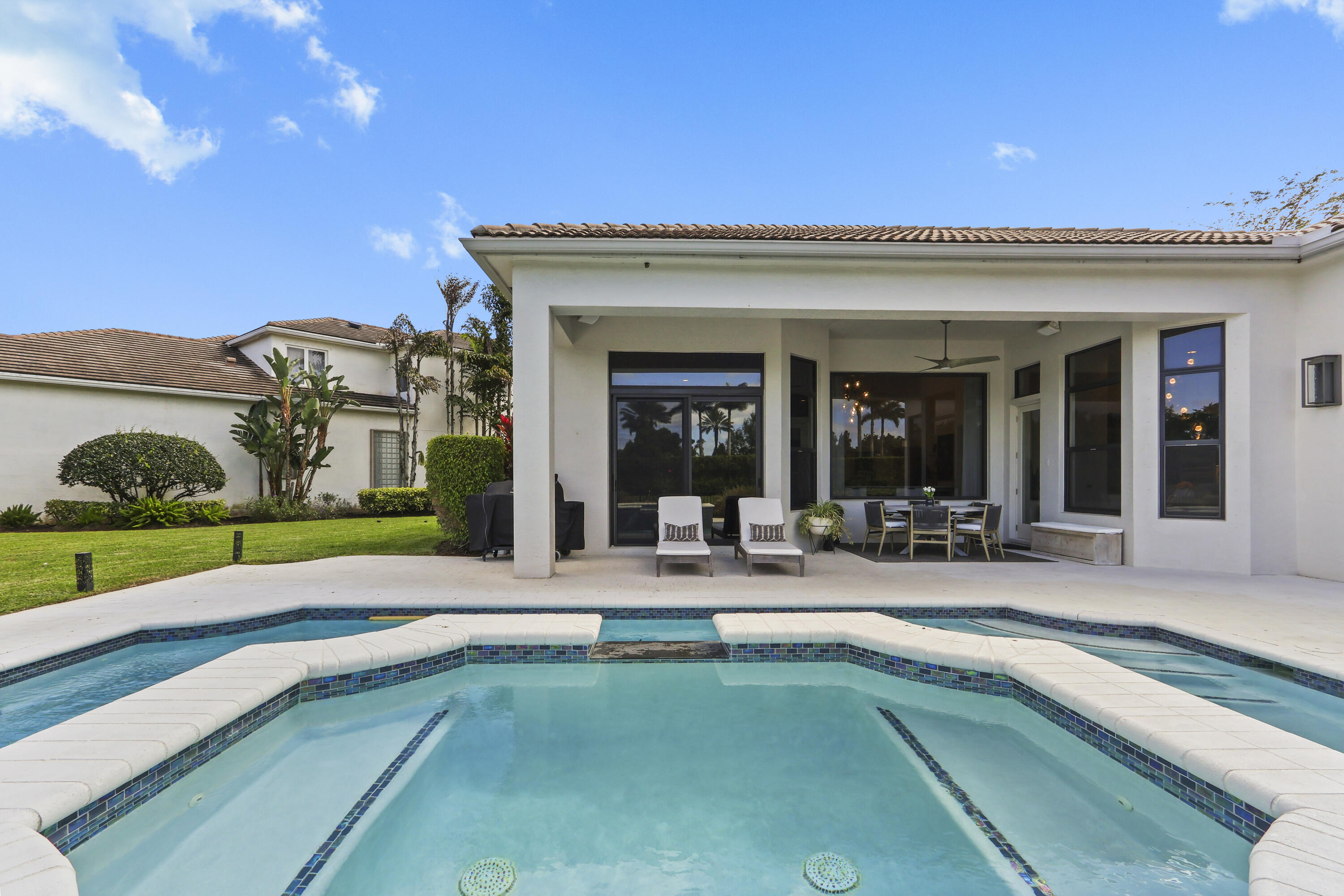 MIRASOL PARS H AND I - Residential