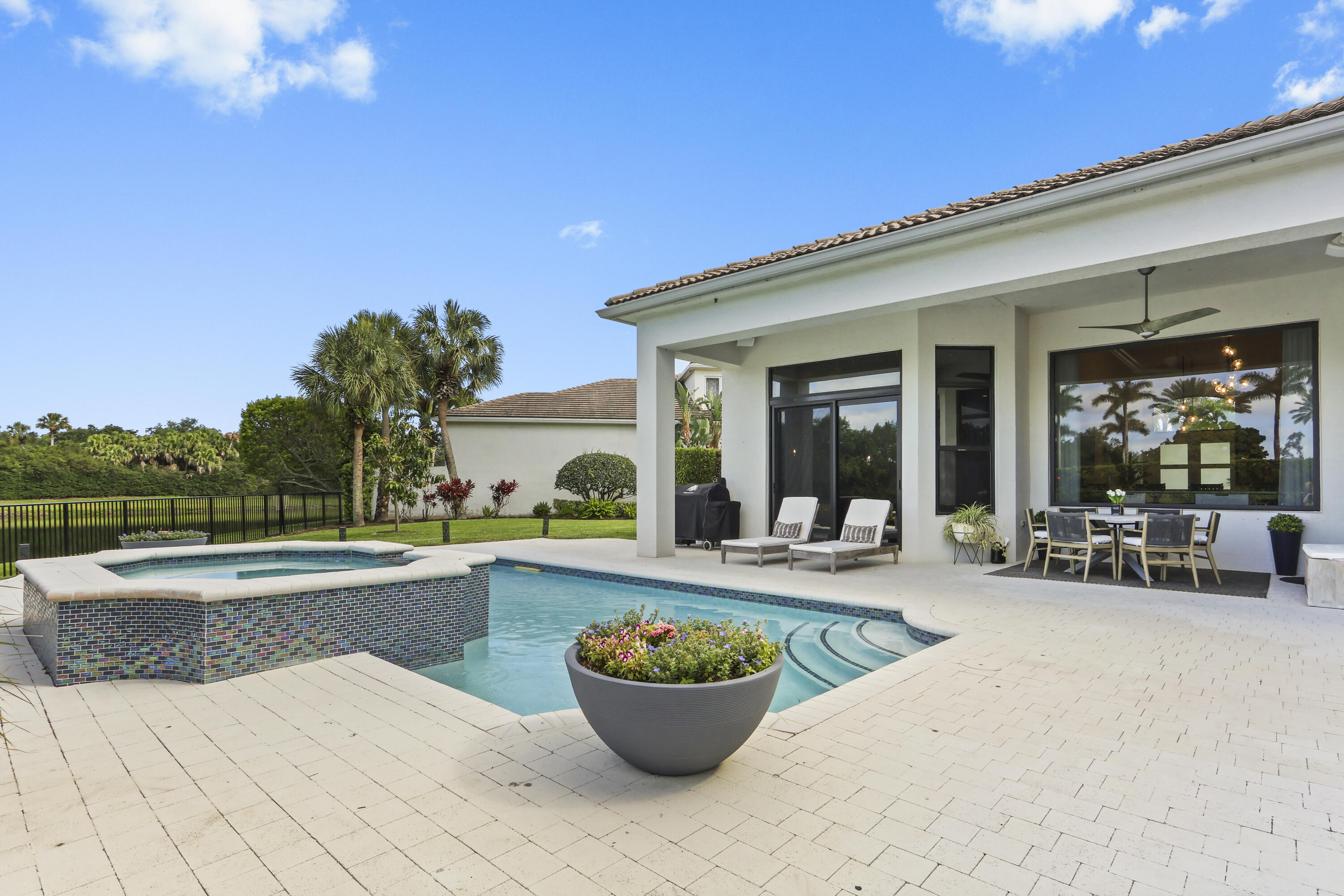 MIRASOL PARS H AND I - Residential