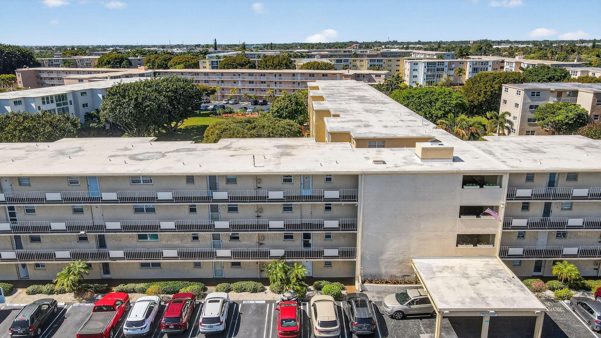 VILLAGE ROYALE GREENWOOD CONDO - Residential