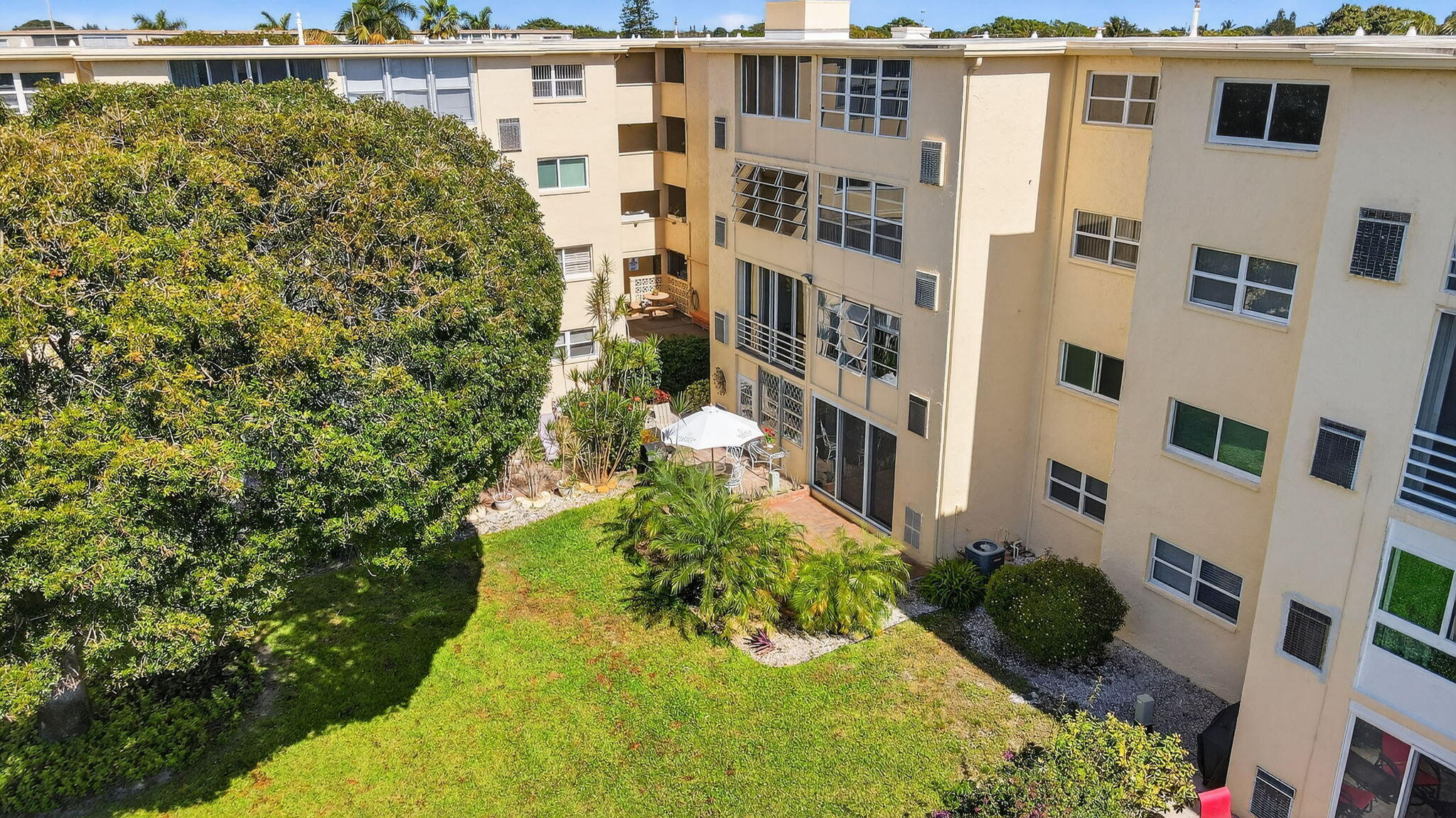 VILLAGE ROYALE GREENWOOD CONDO - Residential