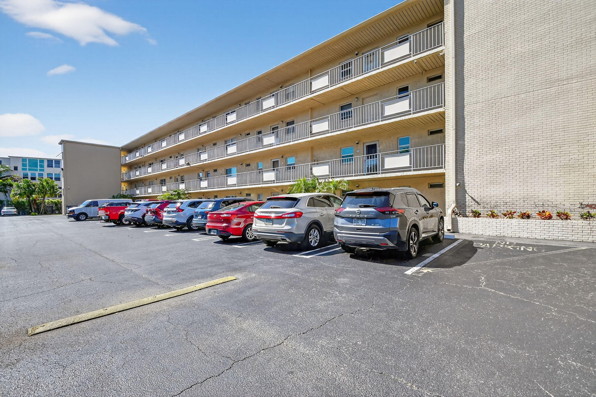 VILLAGE ROYALE GREENWOOD CONDO - Residential