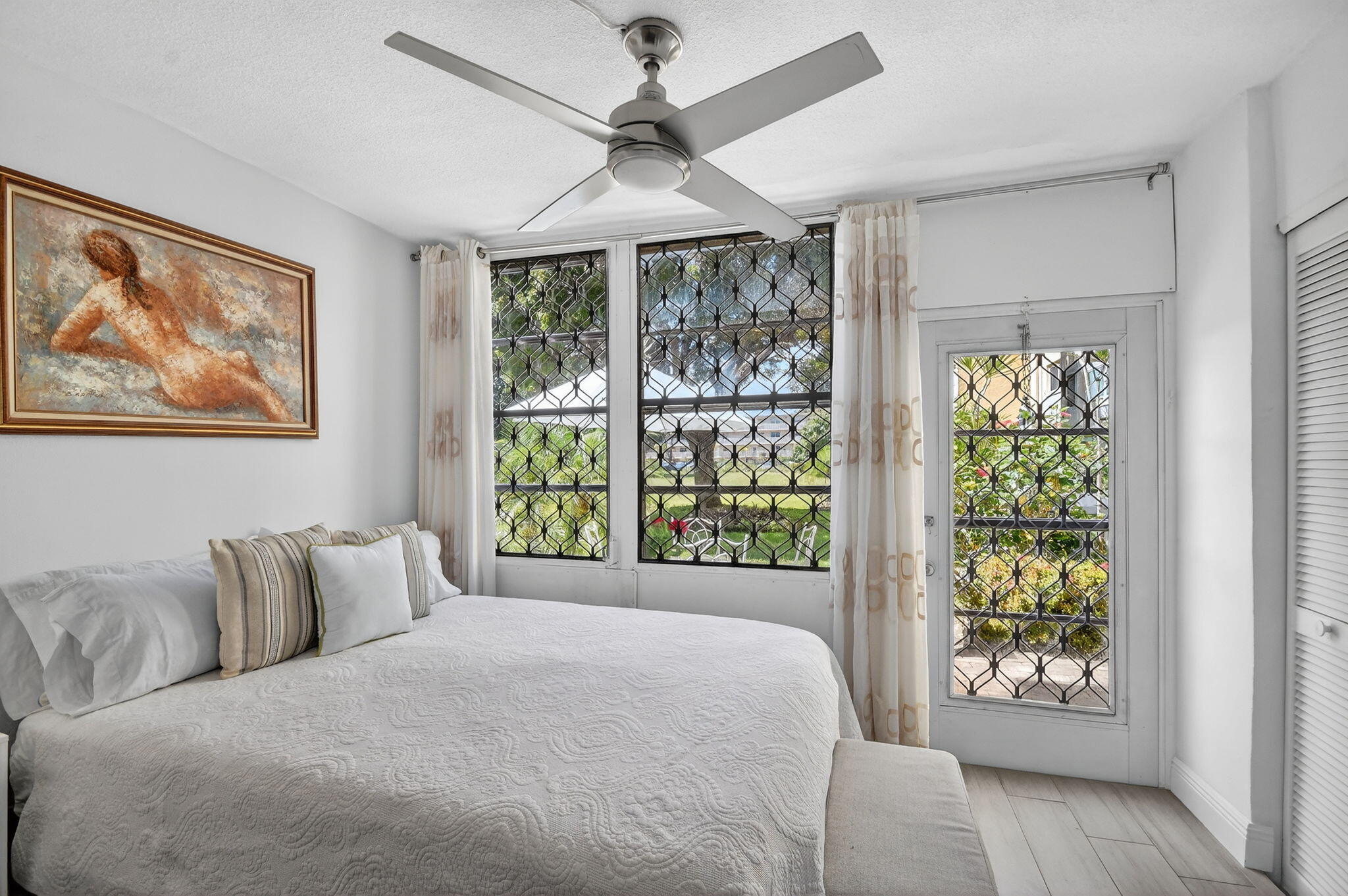 VILLAGE ROYALE GREENWOOD CONDO - Residential