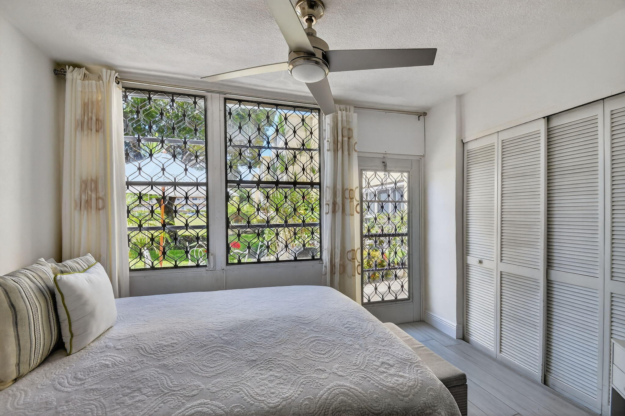 VILLAGE ROYALE GREENWOOD CONDO - Residential