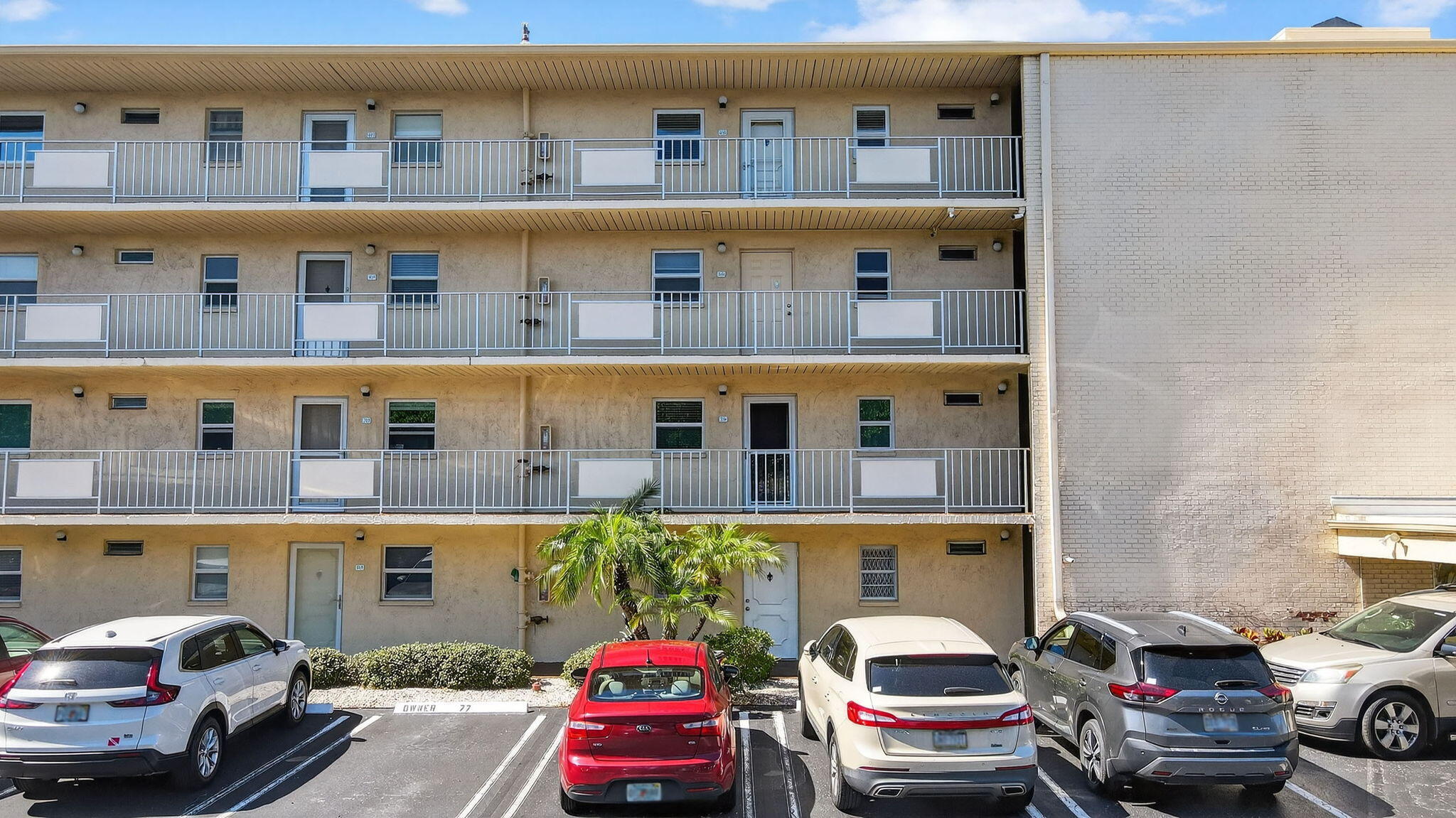 VILLAGE ROYALE GREENWOOD CONDO - Residential