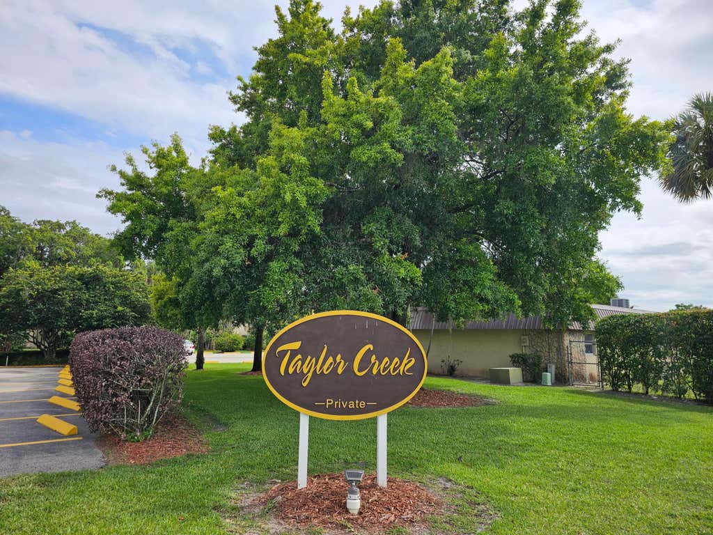 Photo of 3124 SE Us Highway 441 #J8, Okeechobee, FL 34974 (MLS # B26038426)
