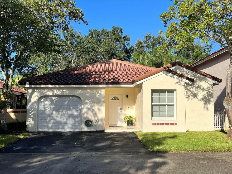 CHARMING fully REMODELED AND FRESHLY PAINTED 2/2 single-family home in the sought-after CITY OF WESTON, a COZY RESIDENCE full of light with IMPACT WINDOWS that fill every space with NATURAL LIGHT. The OPEN KITCHEN with dining area, equipped with BRAND-NEW GE APPLIANCES and quartz countertops, overlooks the backyard, creating a perfect morning breakfast ambiance. Enjoy an IDEAL BACKYARD LAYOUT FOR ALFRESCO DINING, entertaining guests, or kids' playtime. The property also includes a ONE-CAR GARAGE, TWO-CAR DRIVEWAY, and additional guest parking. Close to Weston Town Center, surrounded by A+ SCHOOLS, lake, parks, restaurants, and more. The Country Isles Garden Home community offers residents a POOL, guest parking, and 24-HOUR SECURITY CAMERAS, providing COMFORT AND PEACE OF MIND.